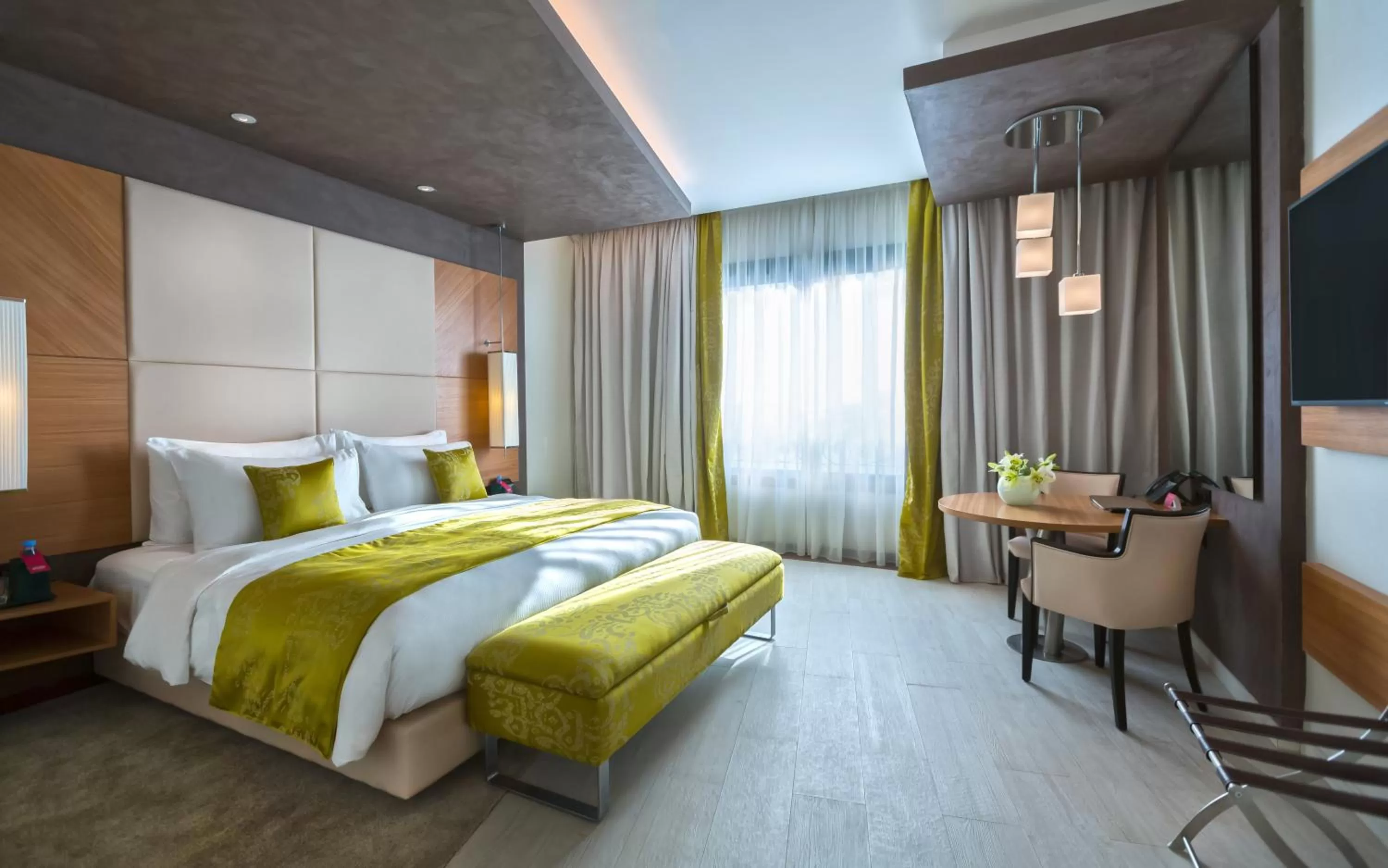 Seating area, Bed in Mövenpick Hotel du Lac Tunis