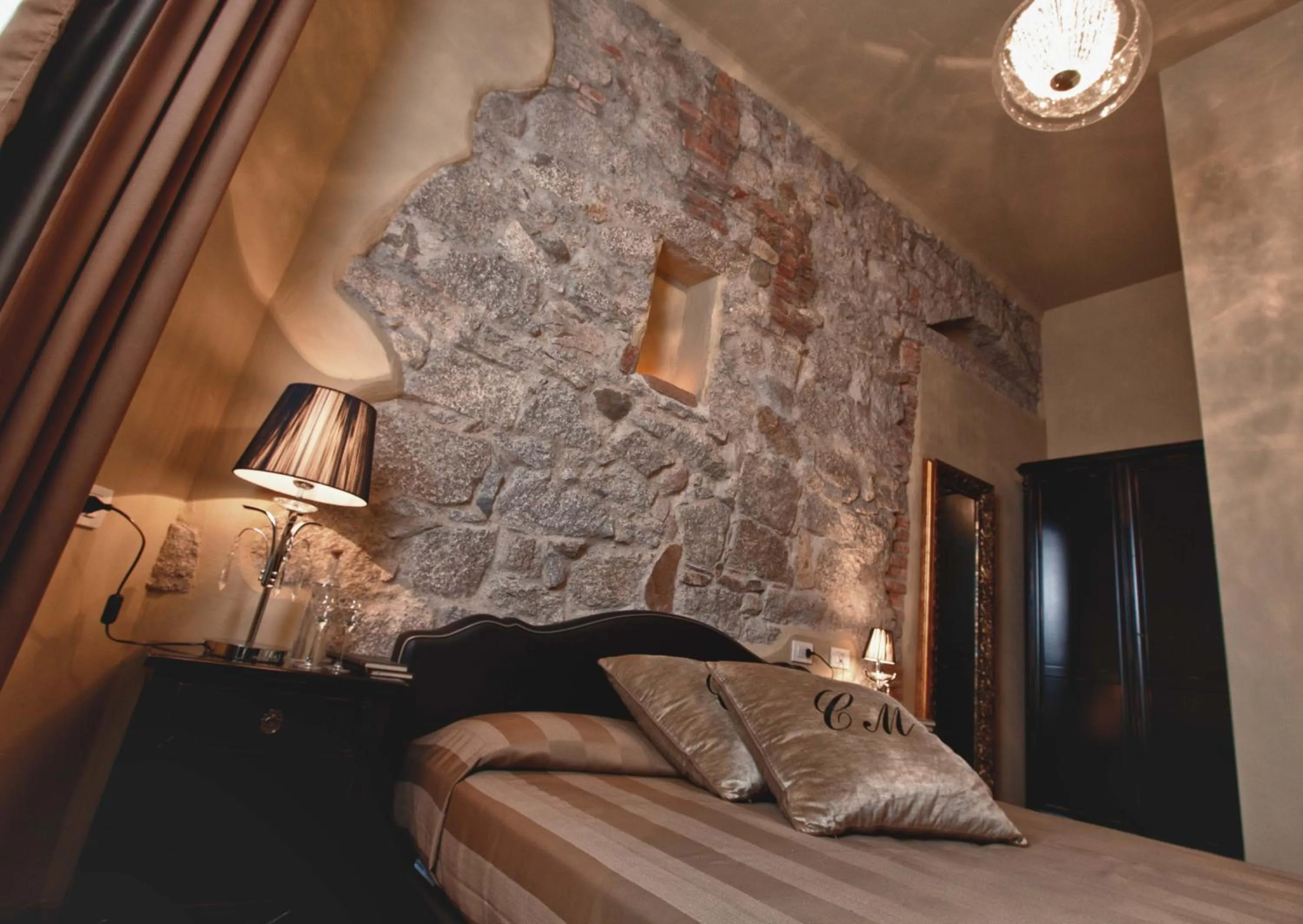 Bed in La Locanda Del Conte Mameli - Boutique Hotel & Suite SPA