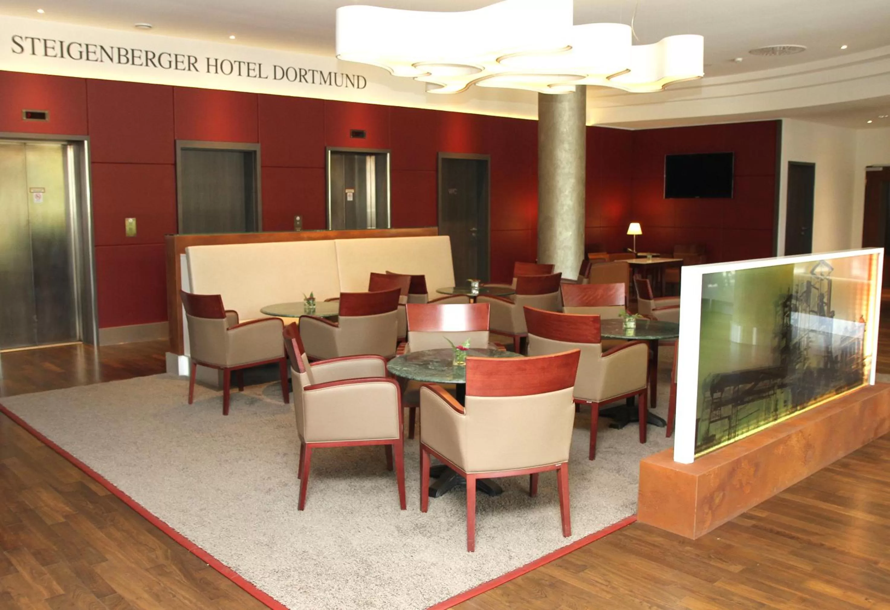 Lobby or reception in Steigenberger Dortmund