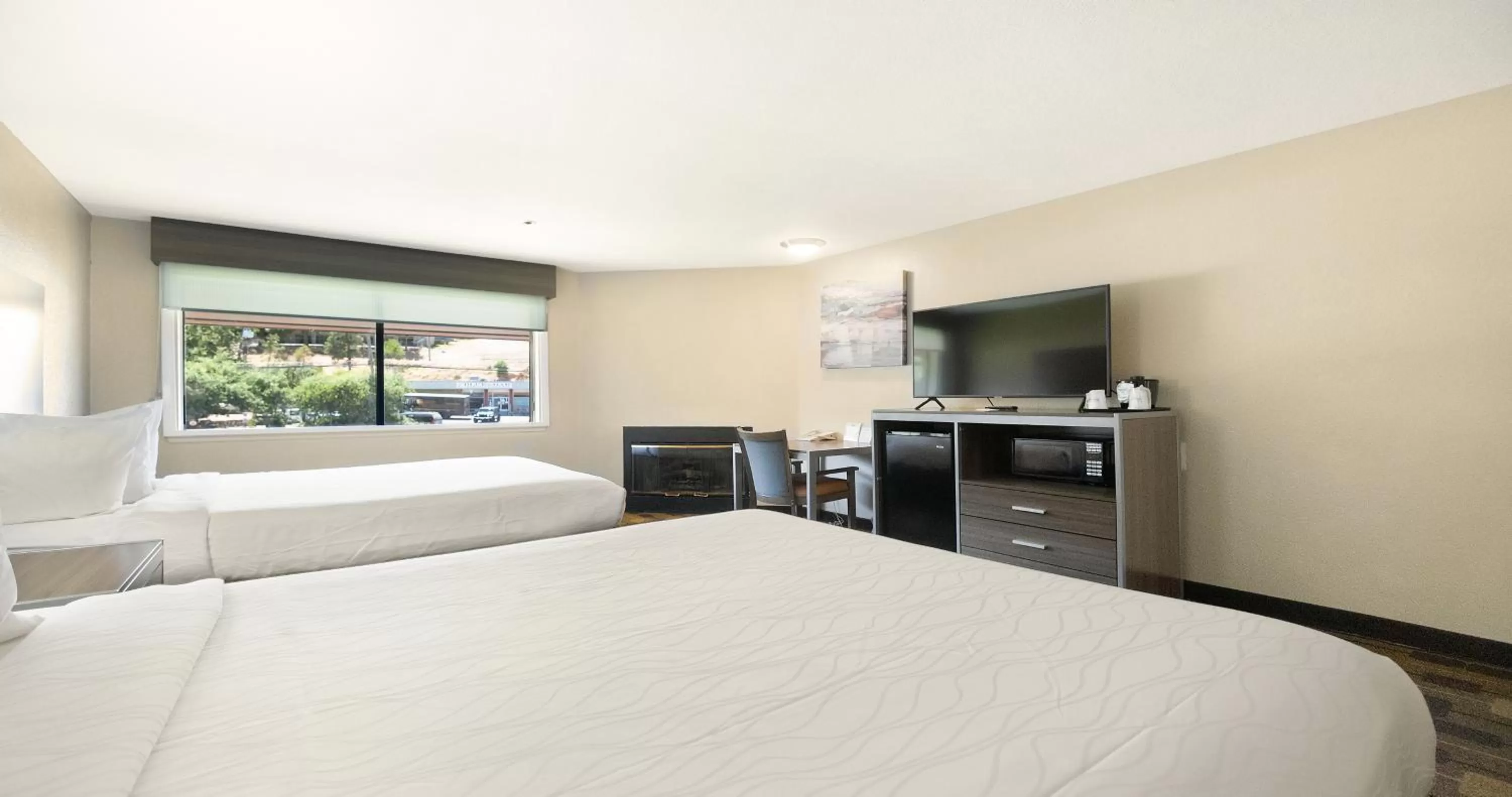 Bed in Best Western Amador Inn