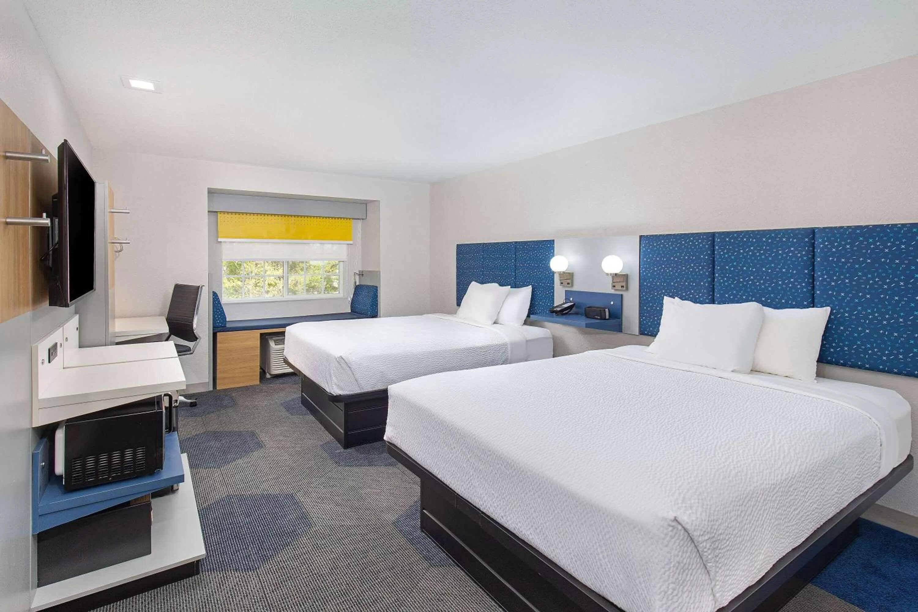 Photo of the whole room, Bed in Microtel Inn & Suites by Wyndham Manchester - Newly Renovated