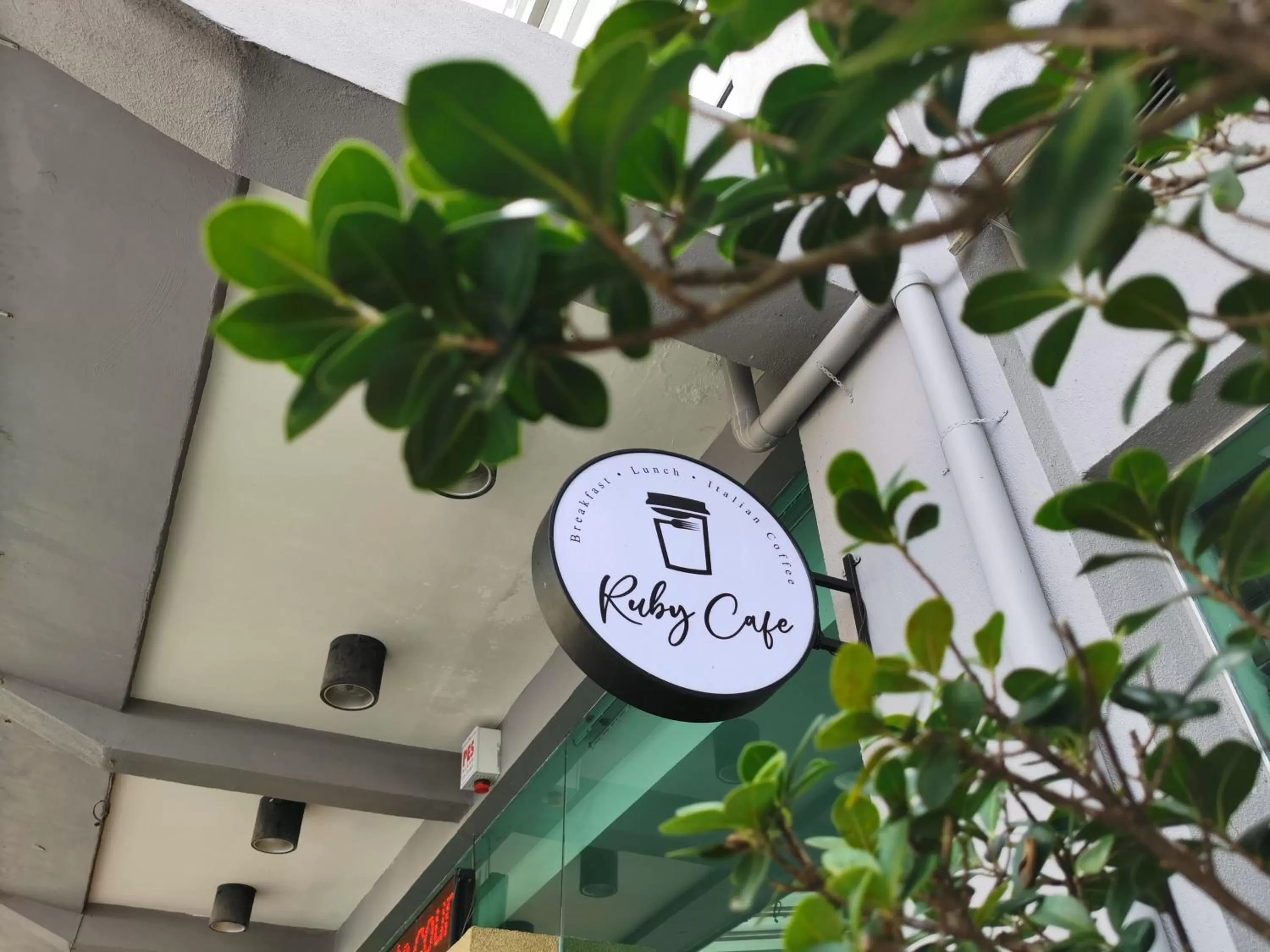 Restaurant/places to eat in Melang Inn