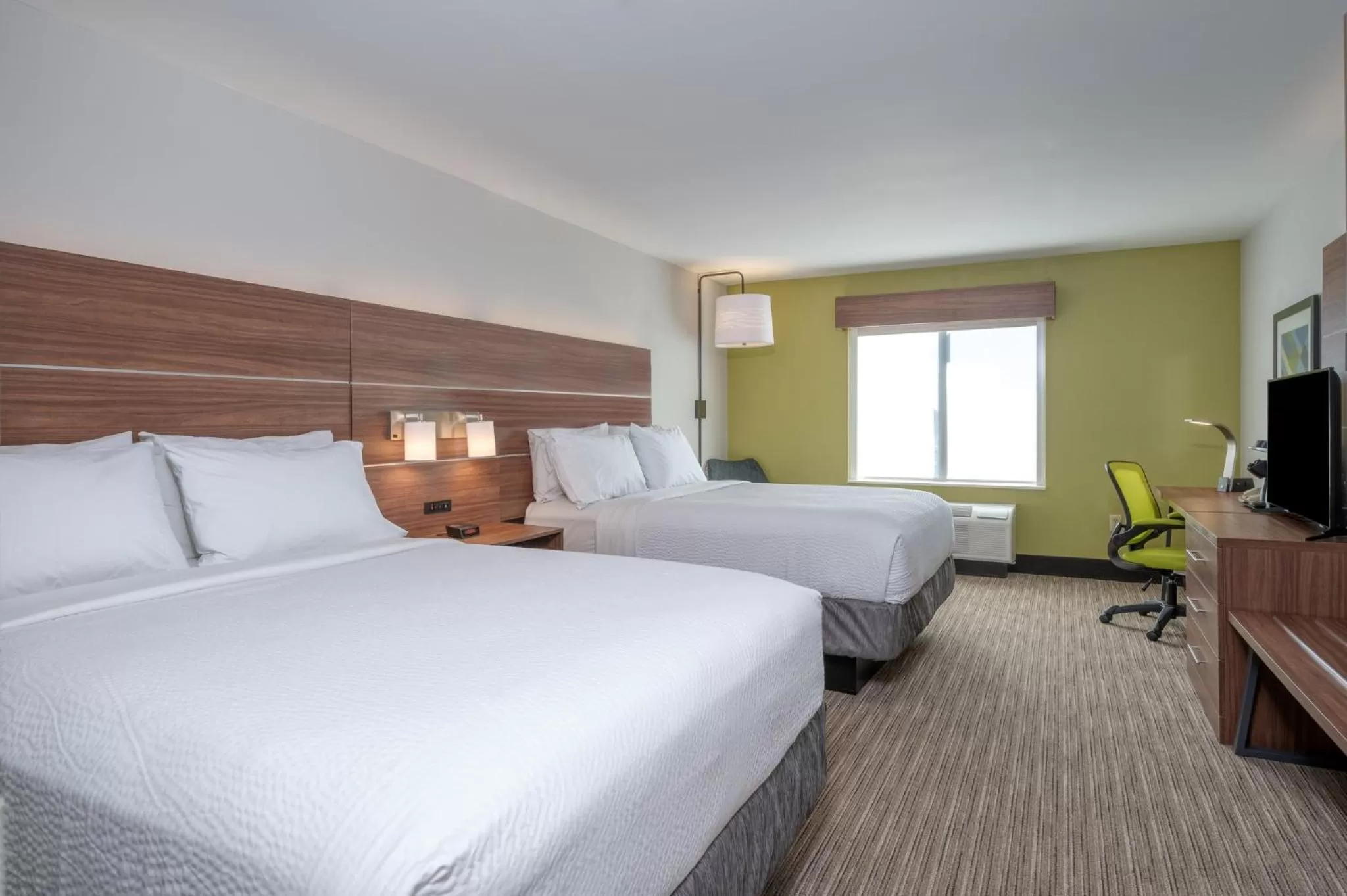 Photo of the whole room, Bed in Holiday Inn Express Hotel & Suites Thornburg-S. Fredericksburg by IHG