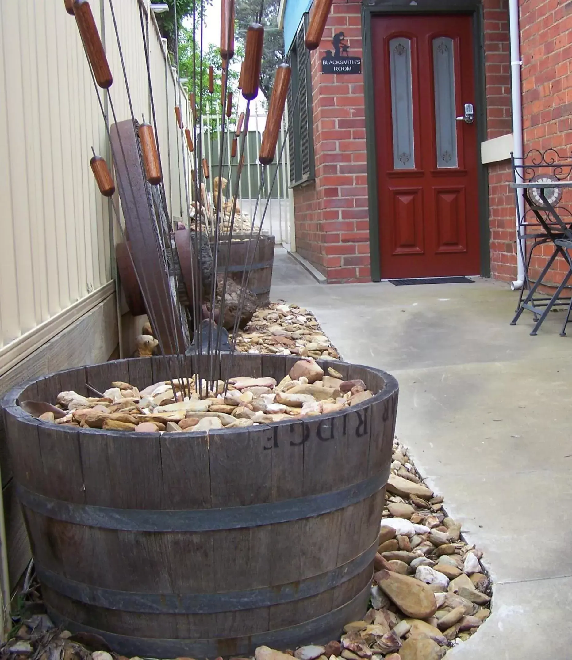 Deluxe Queen Room in RJ's Bed & Breakfast Deluxe Queen Room in RJ's Bed & Breakfast