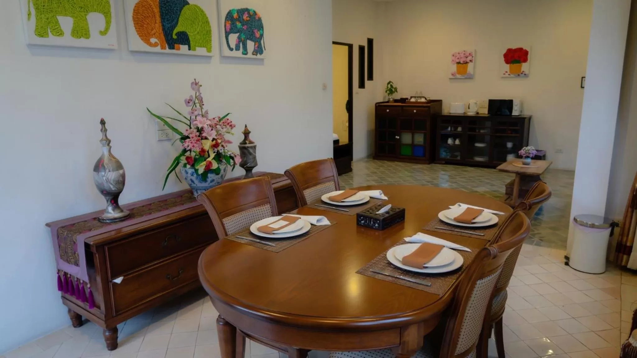 Living room, Dining Area in Cheva Gallery Boutique Hotel