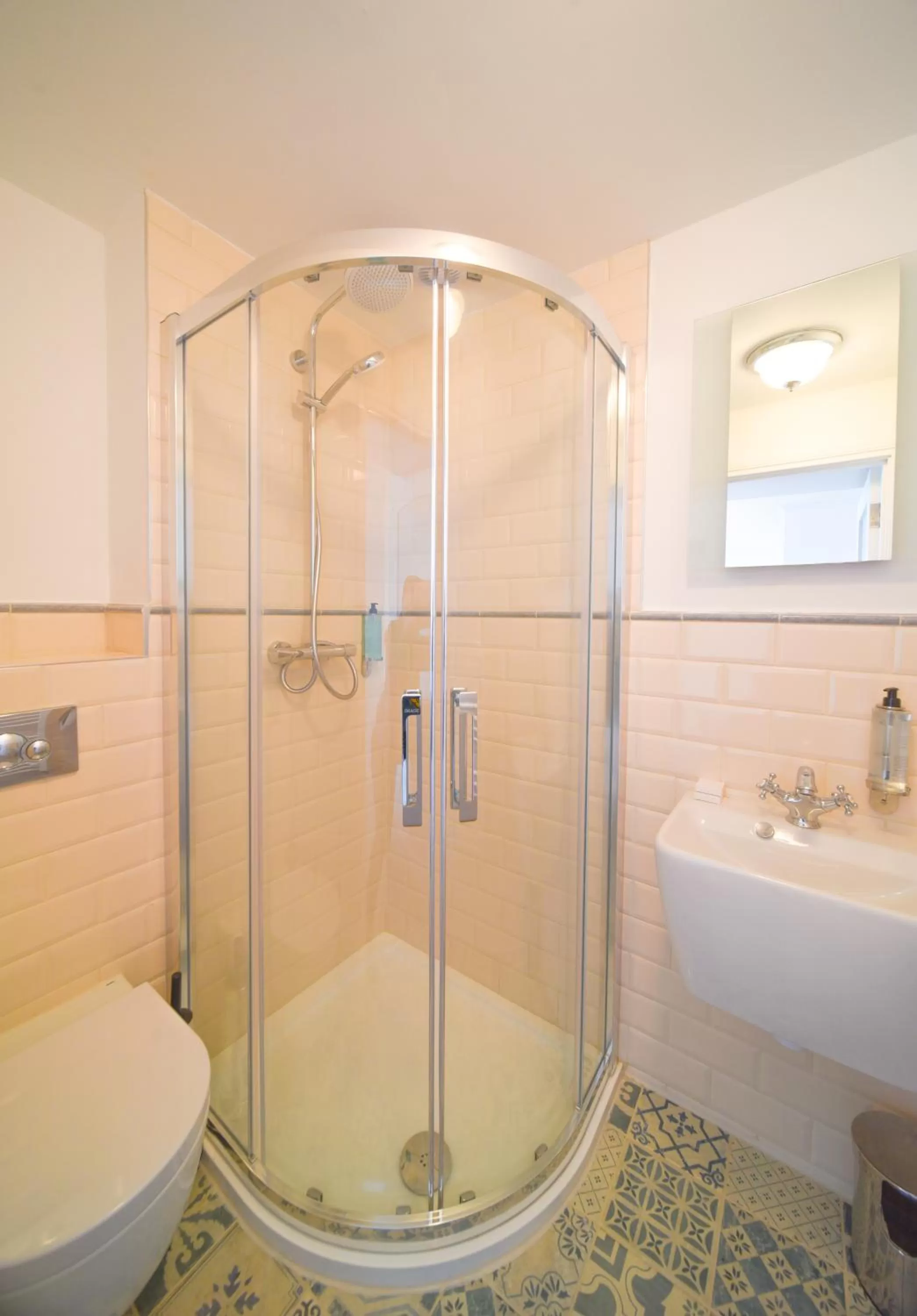 Shower in The Strand Hotel, the former residence of Oscar Wilde