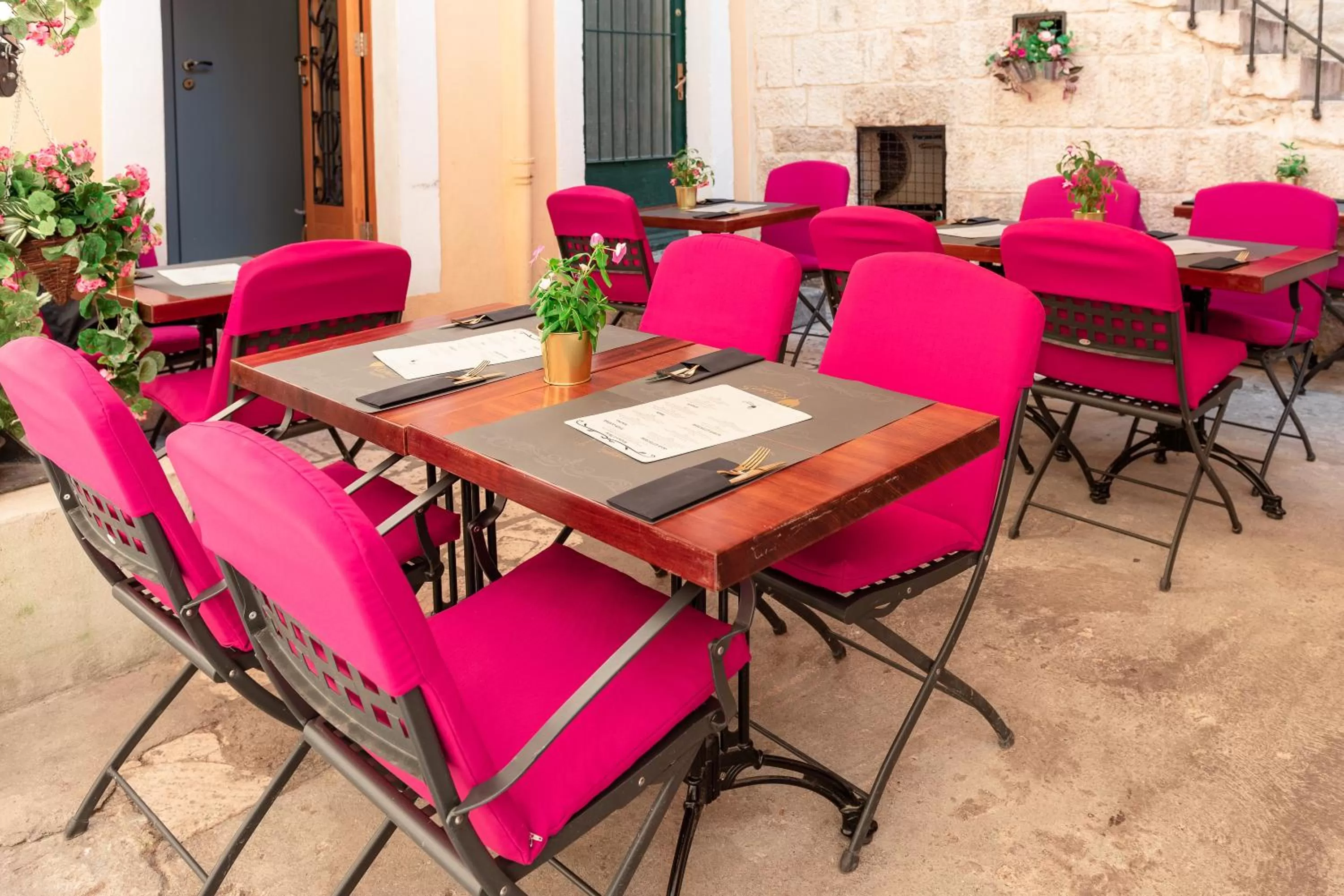 Restaurant/places to eat in Piazza Heritage Hotel