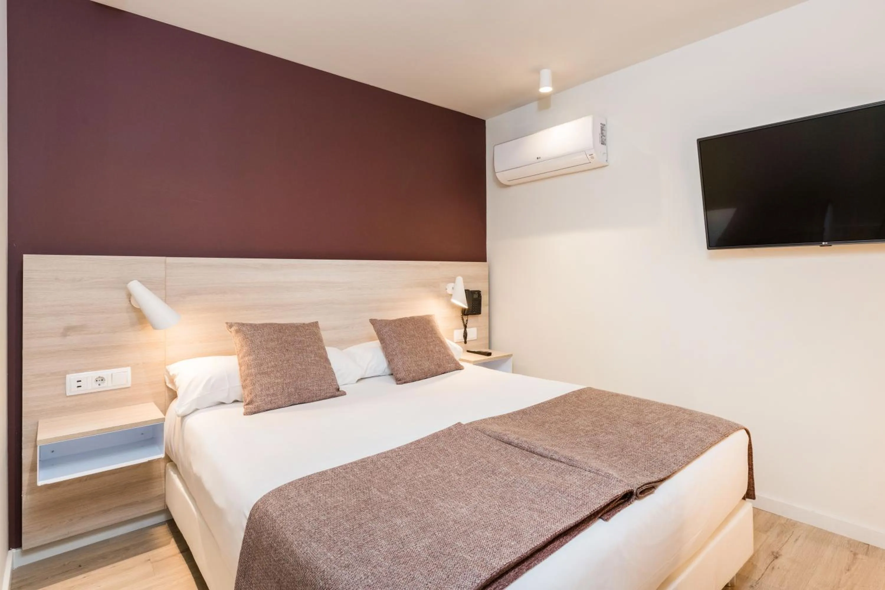 Bed in Hotel & Aparthotel Cosmos