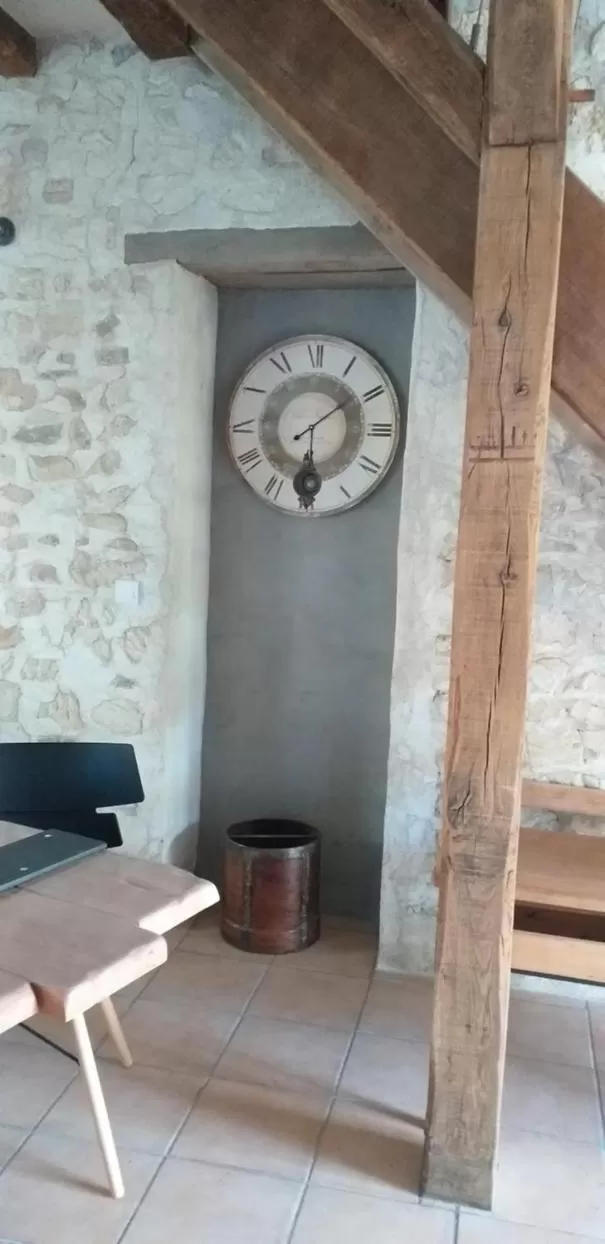 Dining area in La BerryCurienne proche du Zoo de Beauval Saint-Aignan avec SDB, WC ET SPA PRIVATIF pour chaque chambre