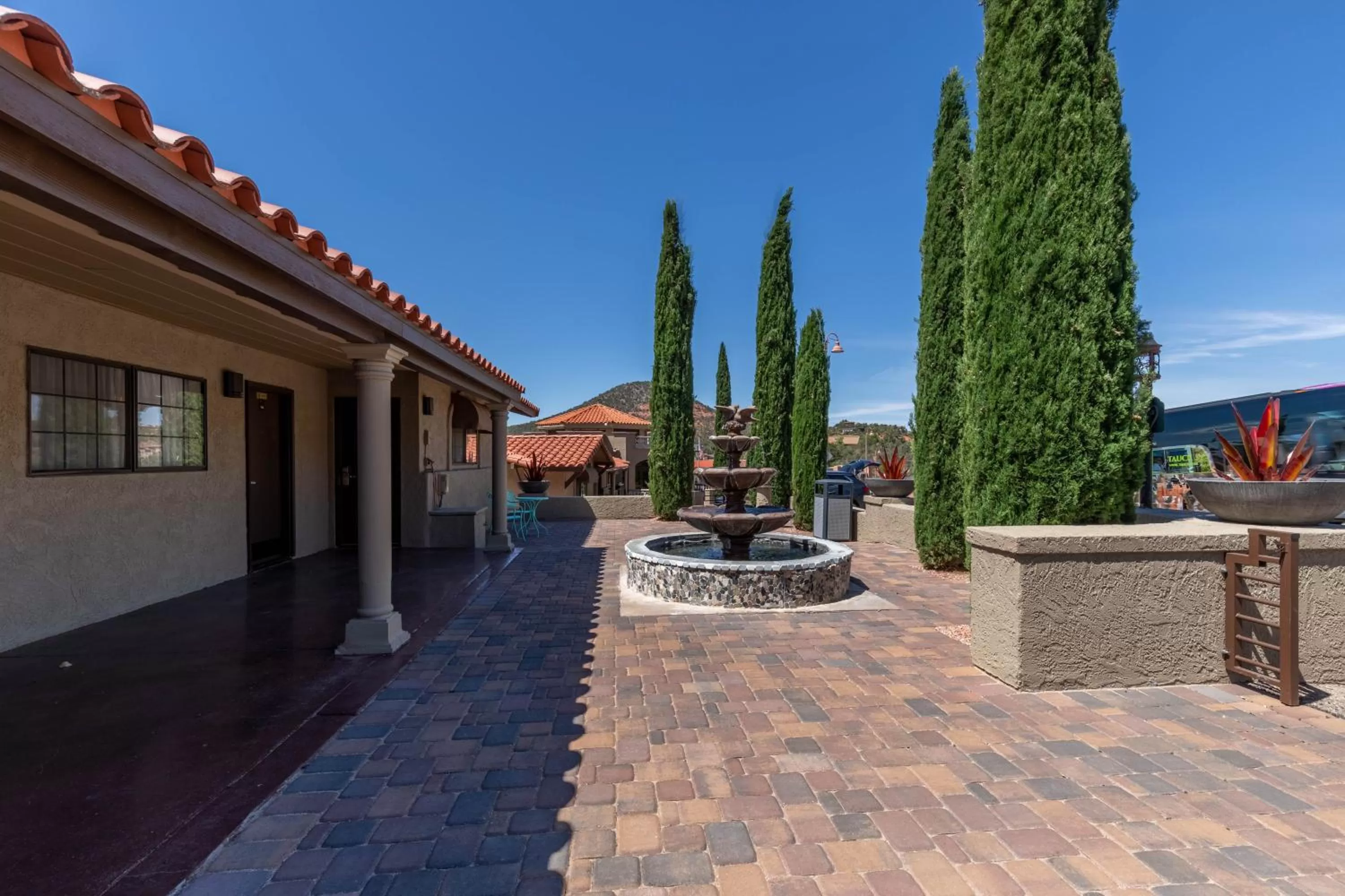 Inner courtyard view in Cedars Resort