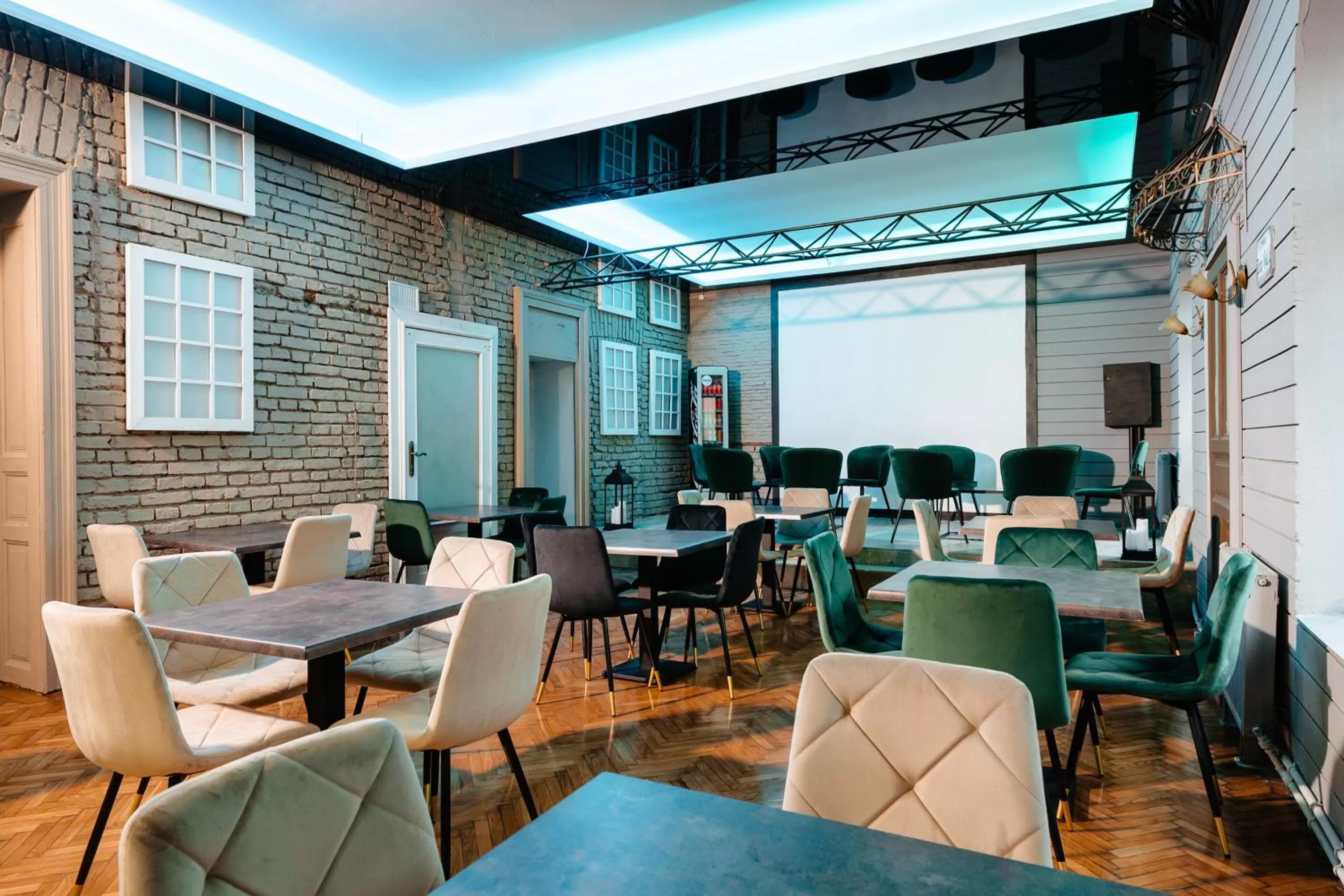 Breakfast in Palace Bulevard Inn