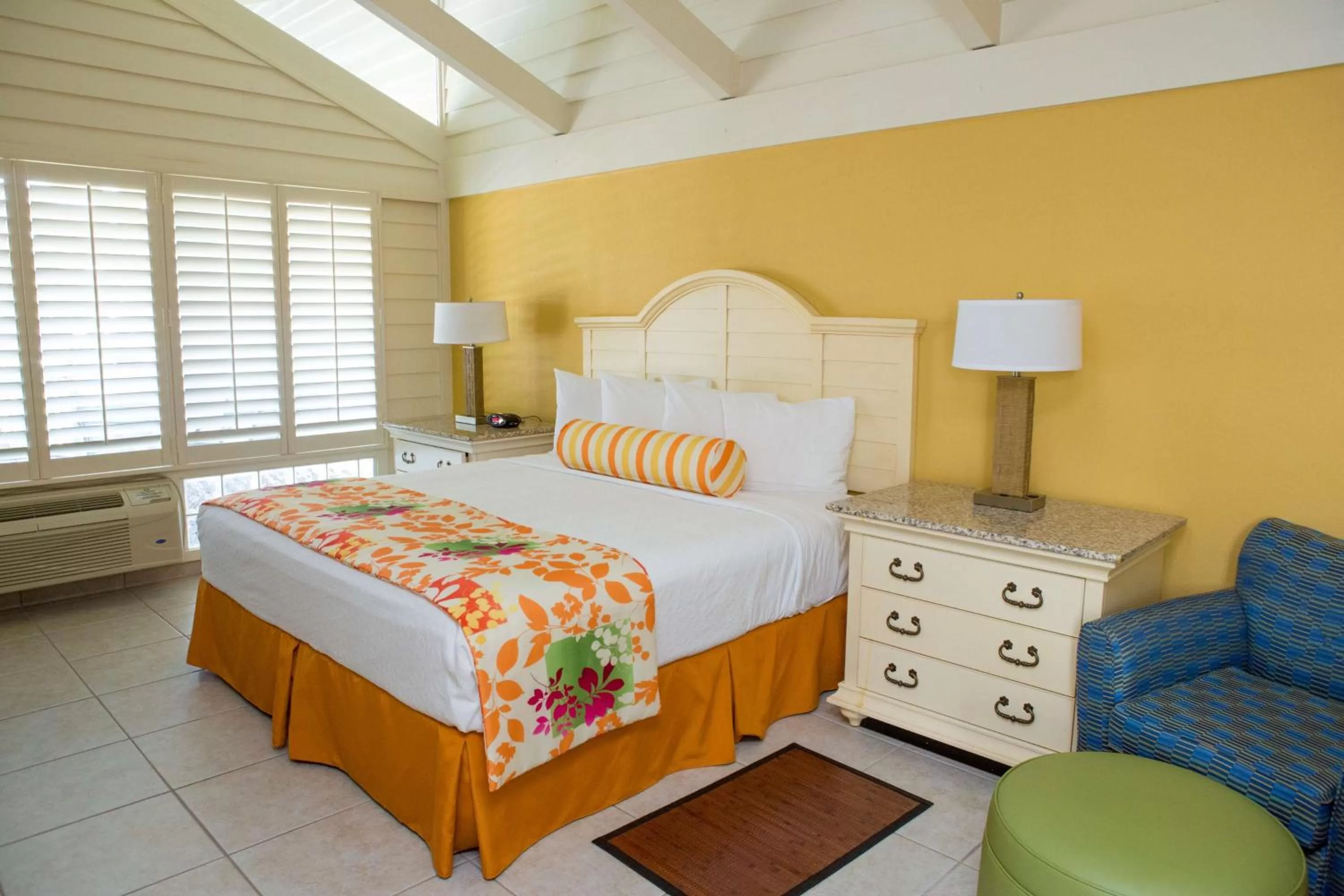 Bedroom, Bed in Best Western Plus Yacht Harbor Inn