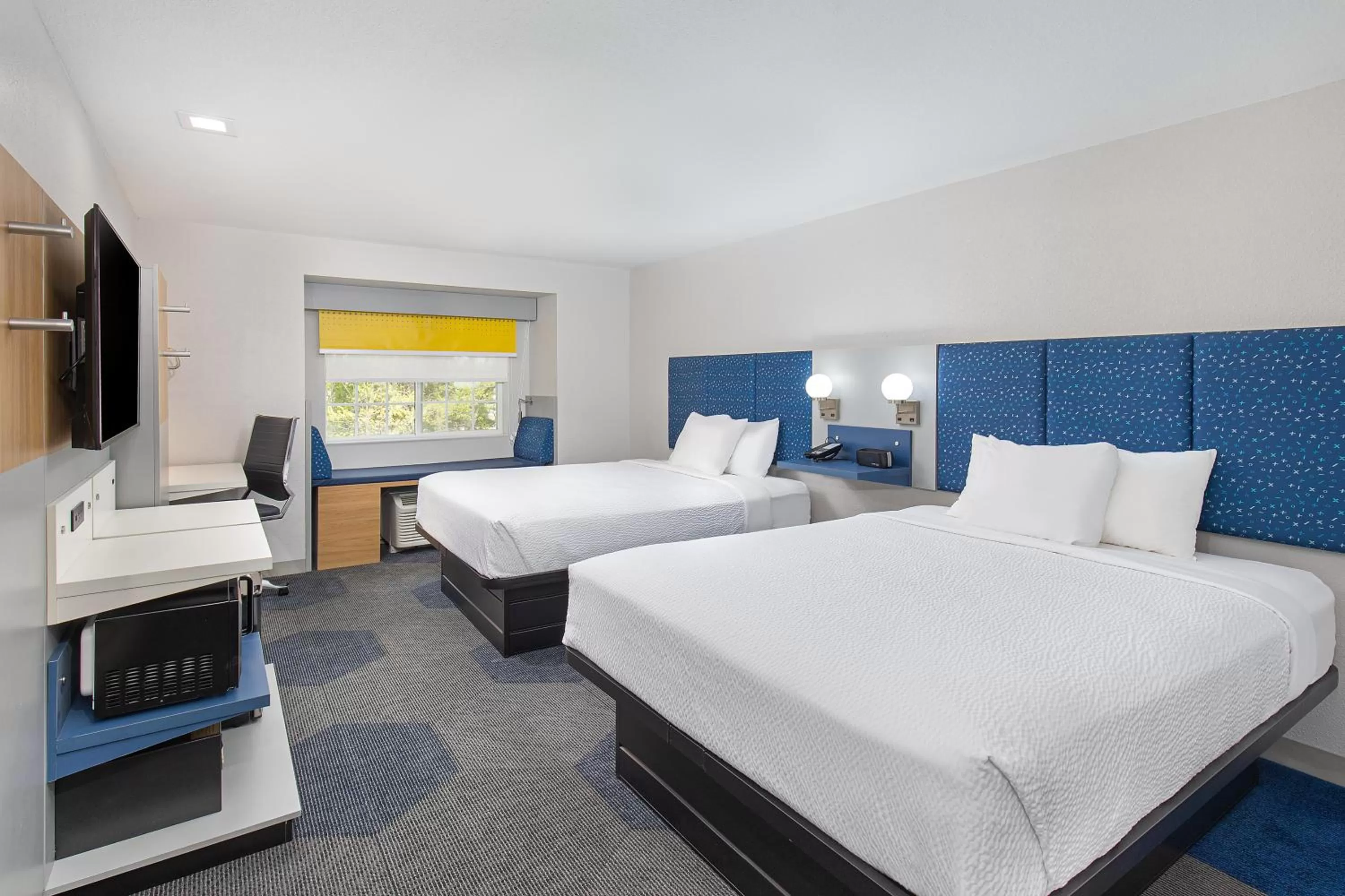 Photo of the whole room, Bed in Microtel Inn & Suites by Wyndham Manchester - Newly Renovated
