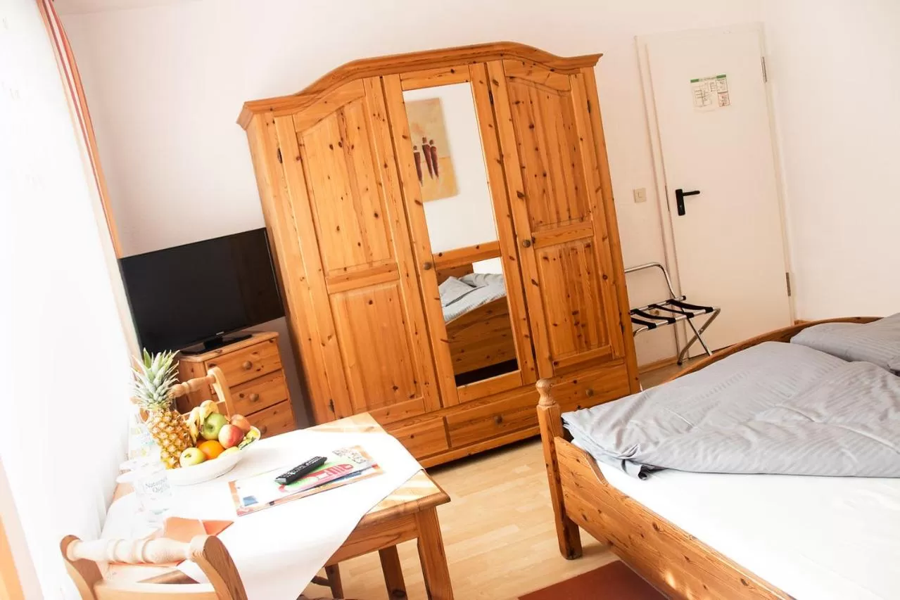 Bed in Landhotel Weißer Hahn