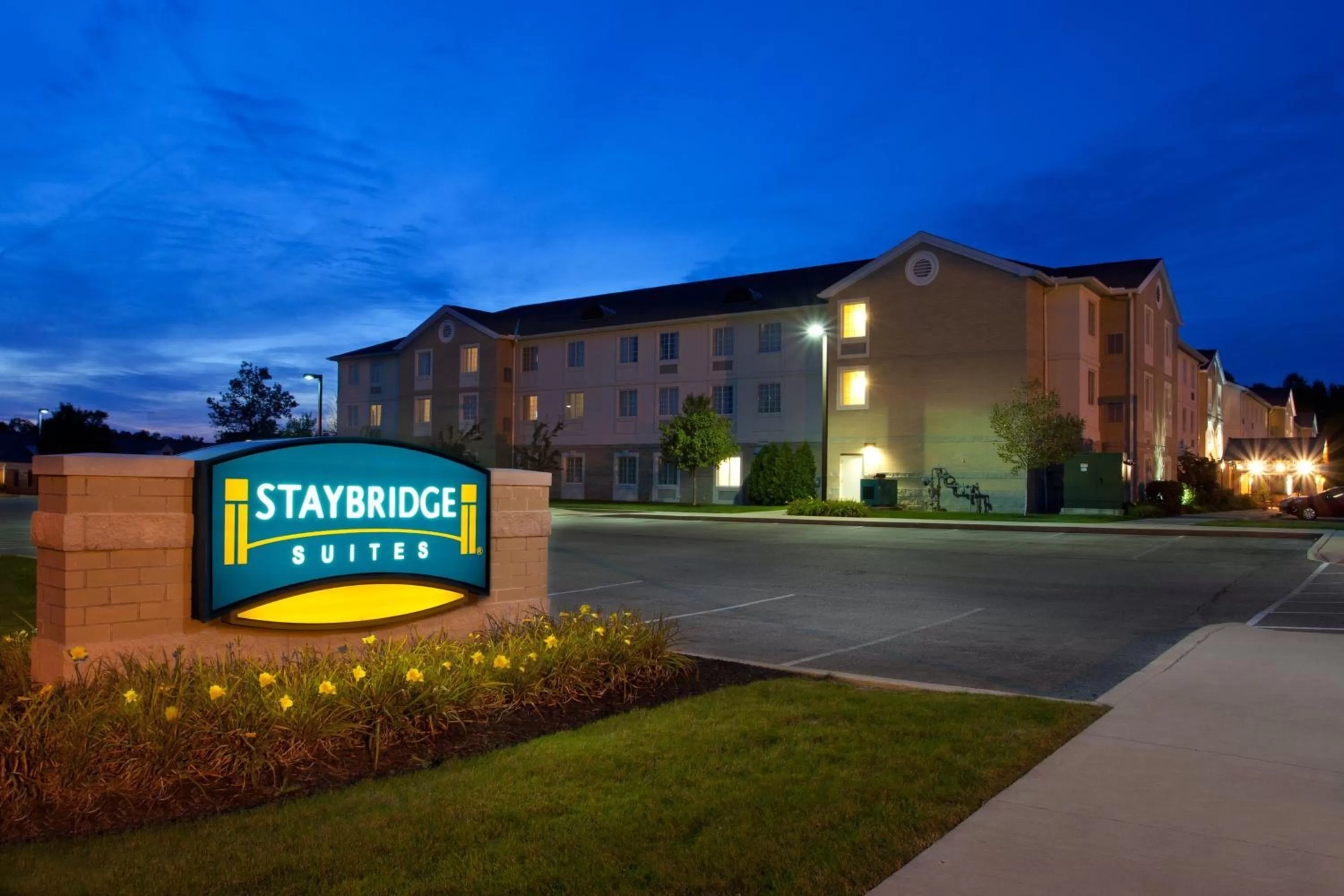 Property building in Staybridge Suites Cleveland Mayfield Heights Beachwood by IHG