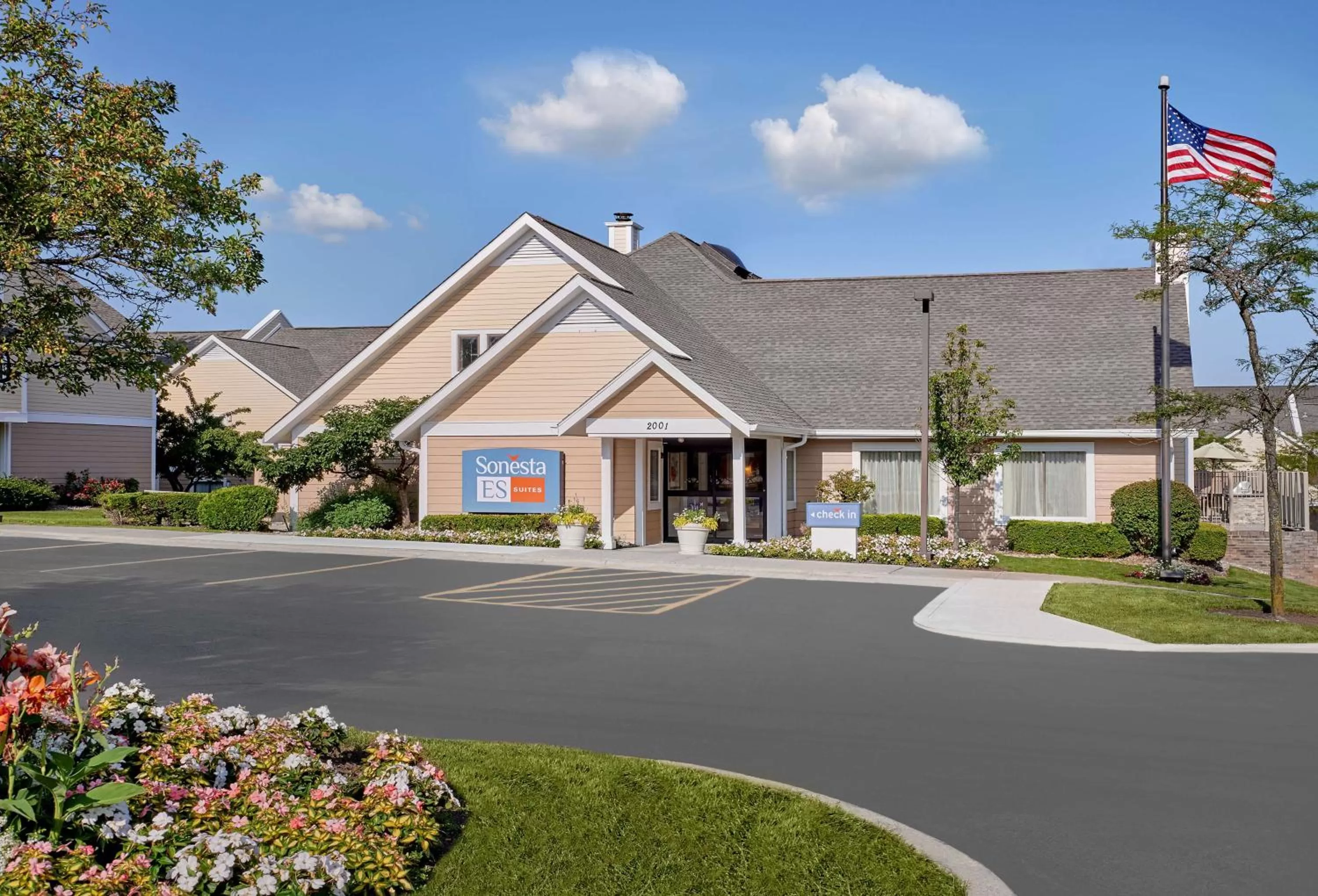 Property building in Sonesta ES Suites Chicago - Lombard