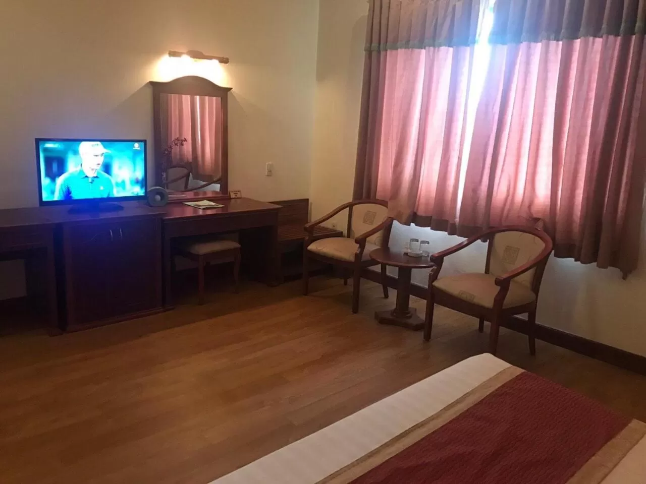 Communal lounge/ TV room, Bed in Hoang Yen Hotel