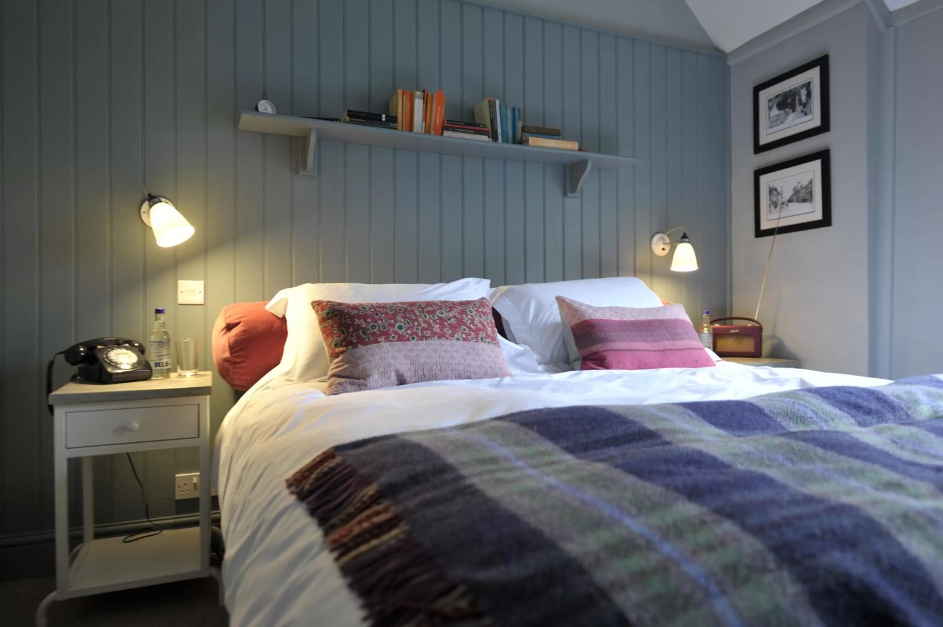 Bedroom, Bed in Bel And The Dragon-Churt