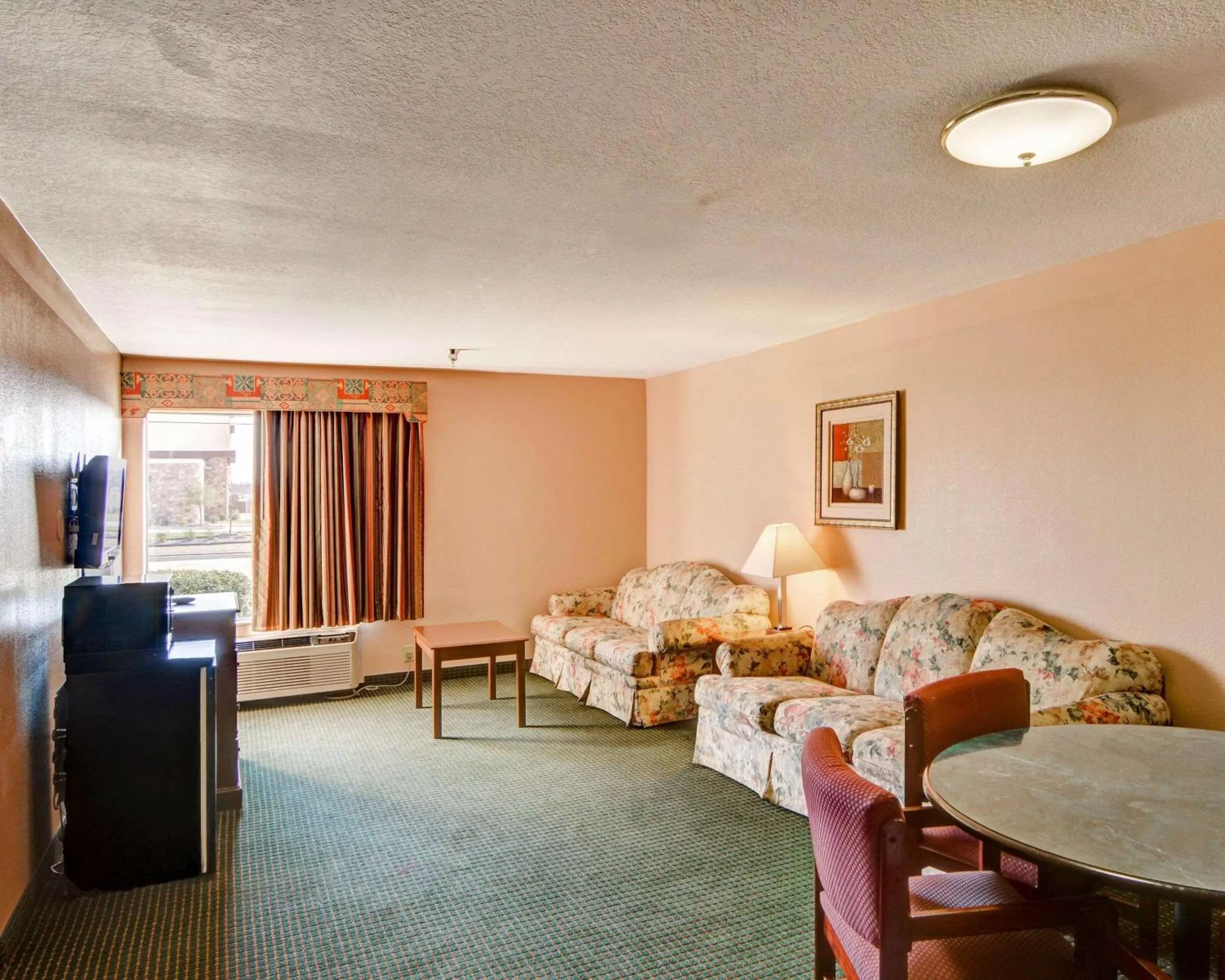 Photo of the whole room in Quality Inn Forest Hill - Fort Worth South