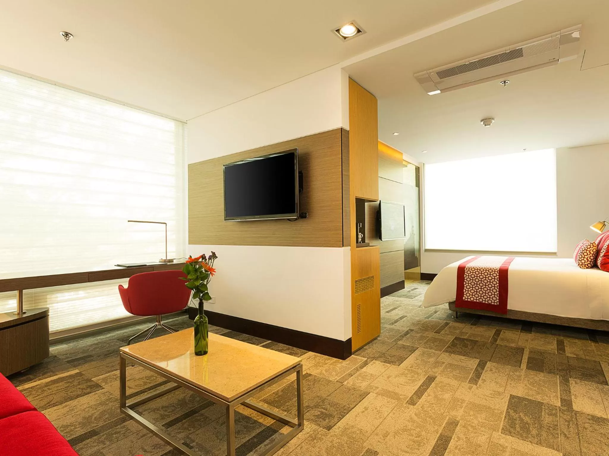 Living room, Bed in EK Hotel By Preferred Hotels Group