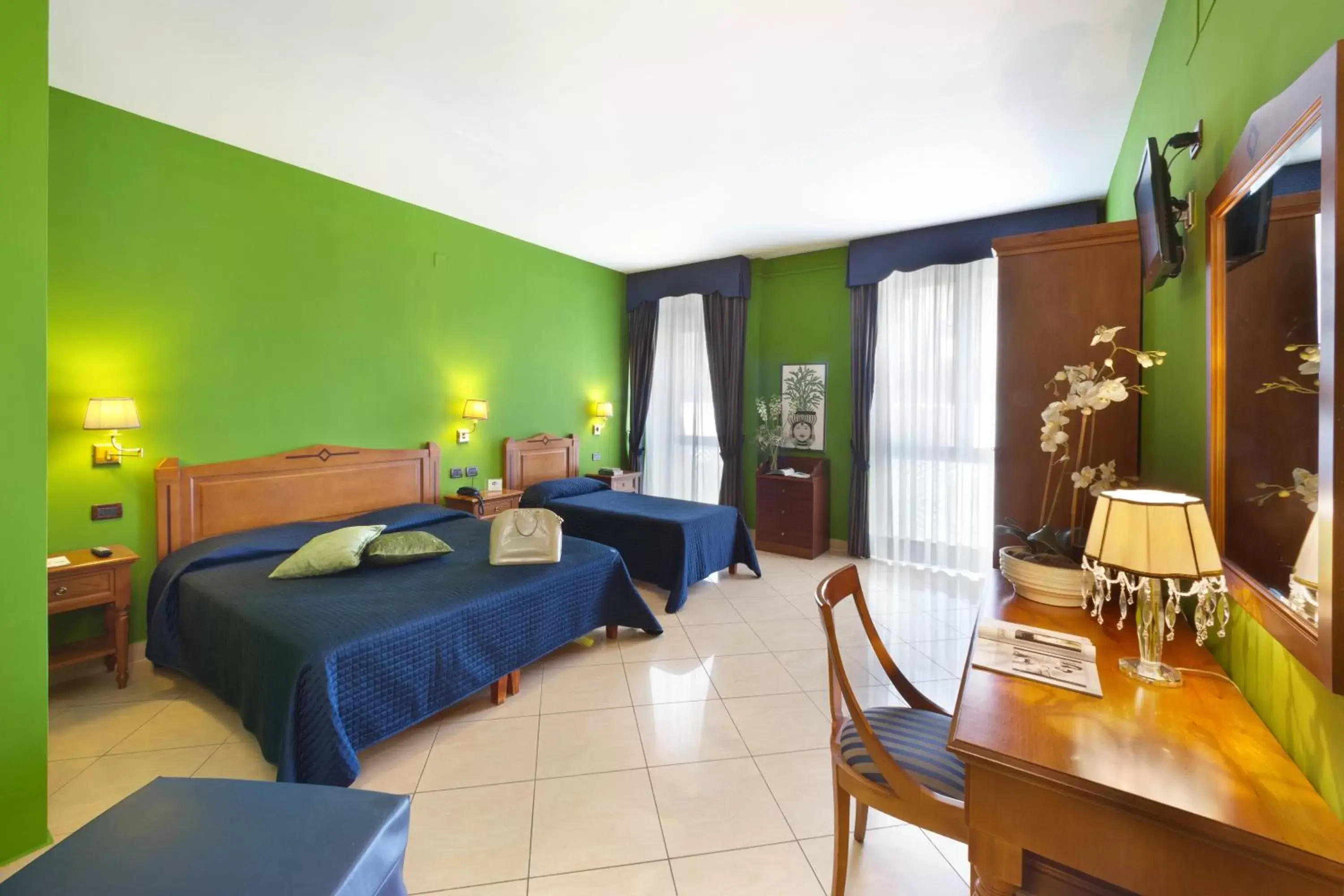 Triple Room in Ulisse Deluxe Hostel Triple Room in Ulisse Deluxe Hostel