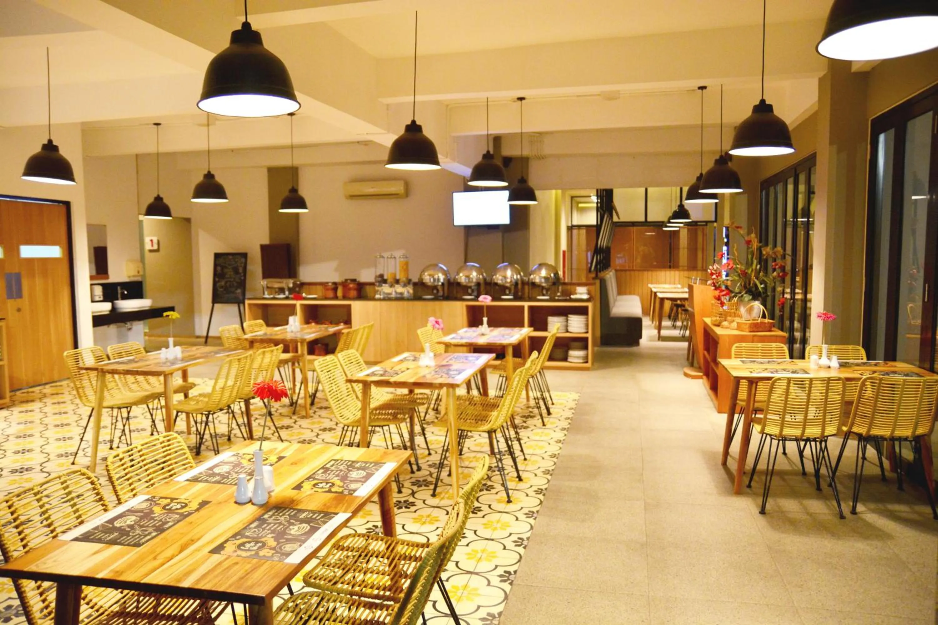 Restaurant/places to eat in Grand Cordela Hotel AS Putra Kuningan