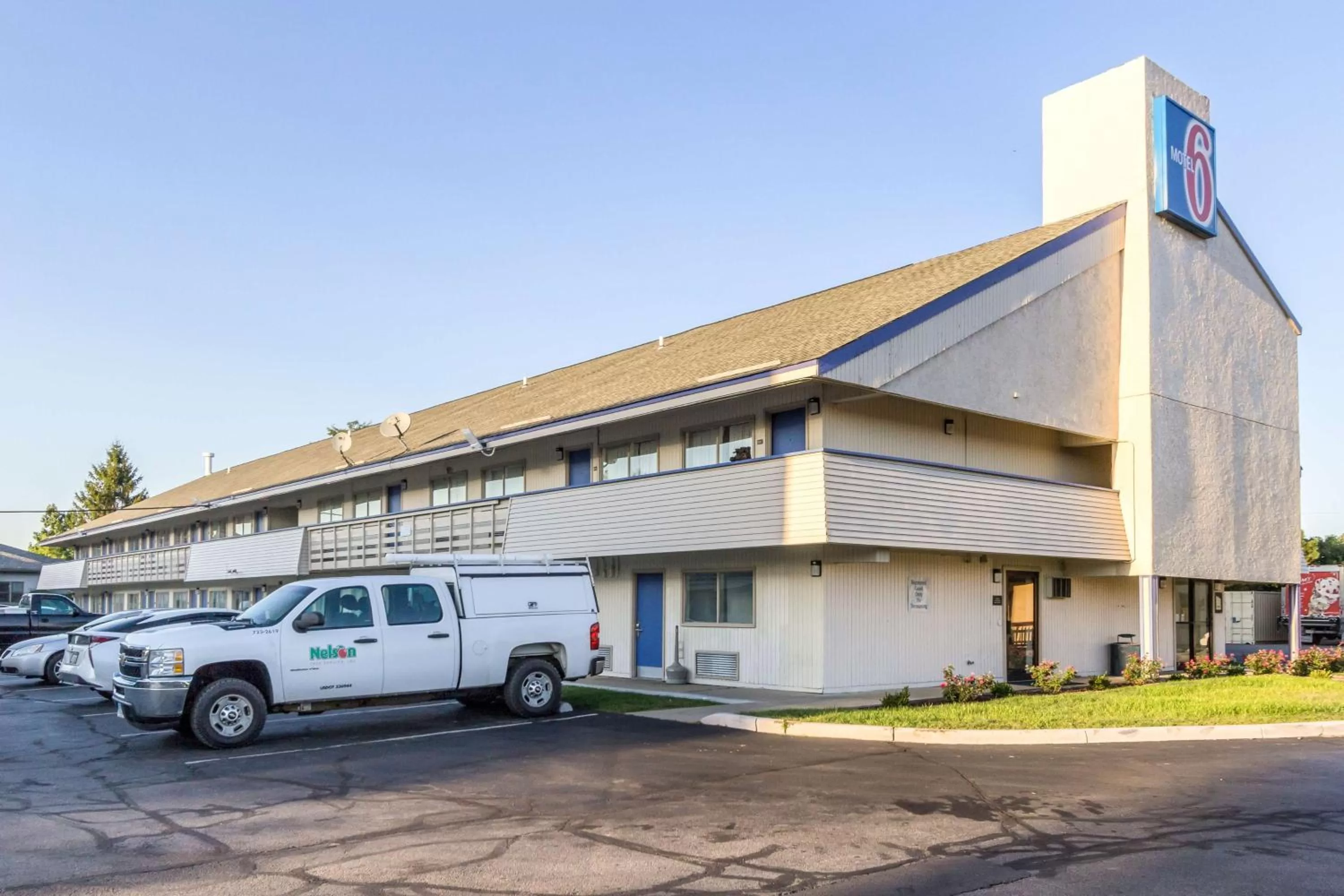 Property building in Motel 6-Grove City, OH