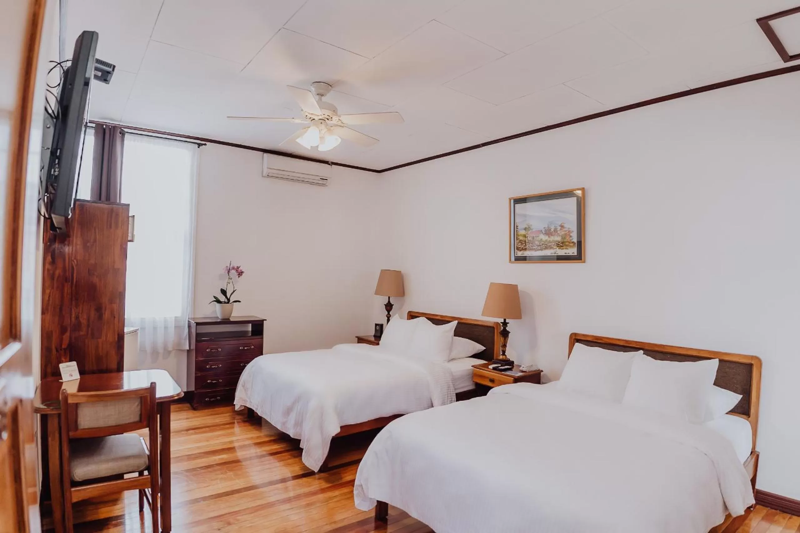 Bed in Hotel Dunn Inn