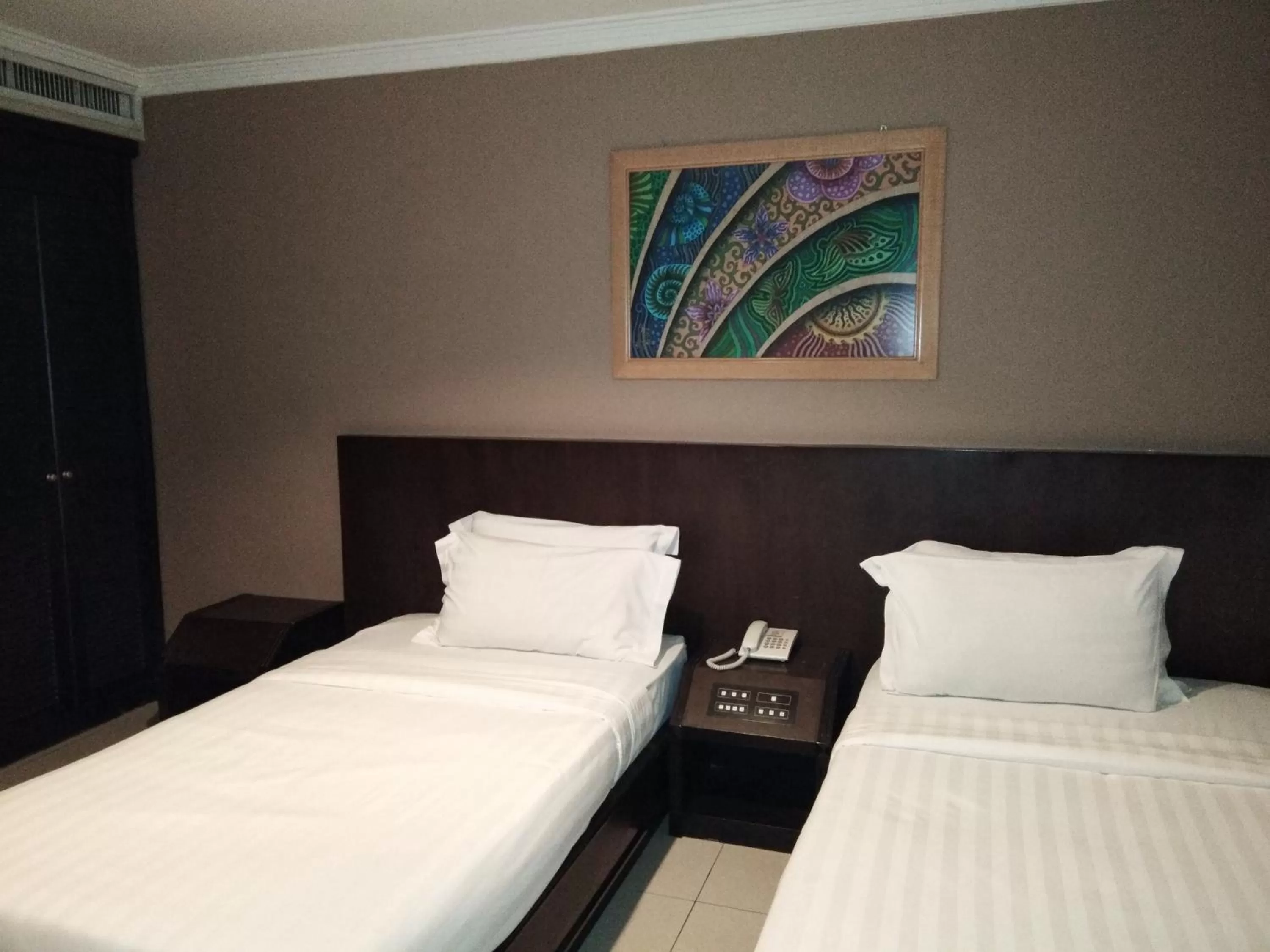 Bed in Kinabalu Daya Hotel