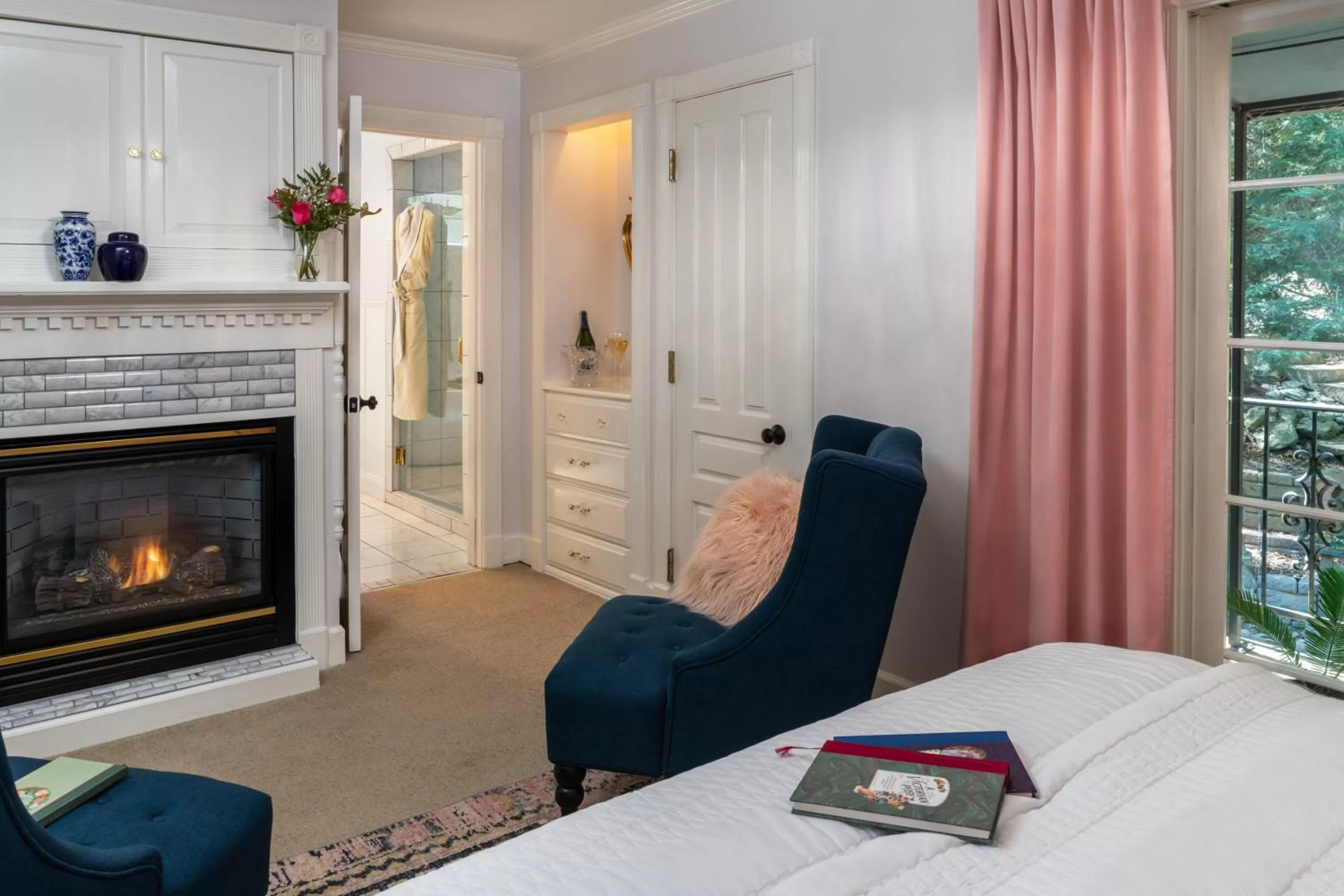 Bedroom, Bed in Arsenic and Old Lace Bed & Breakfast Inn