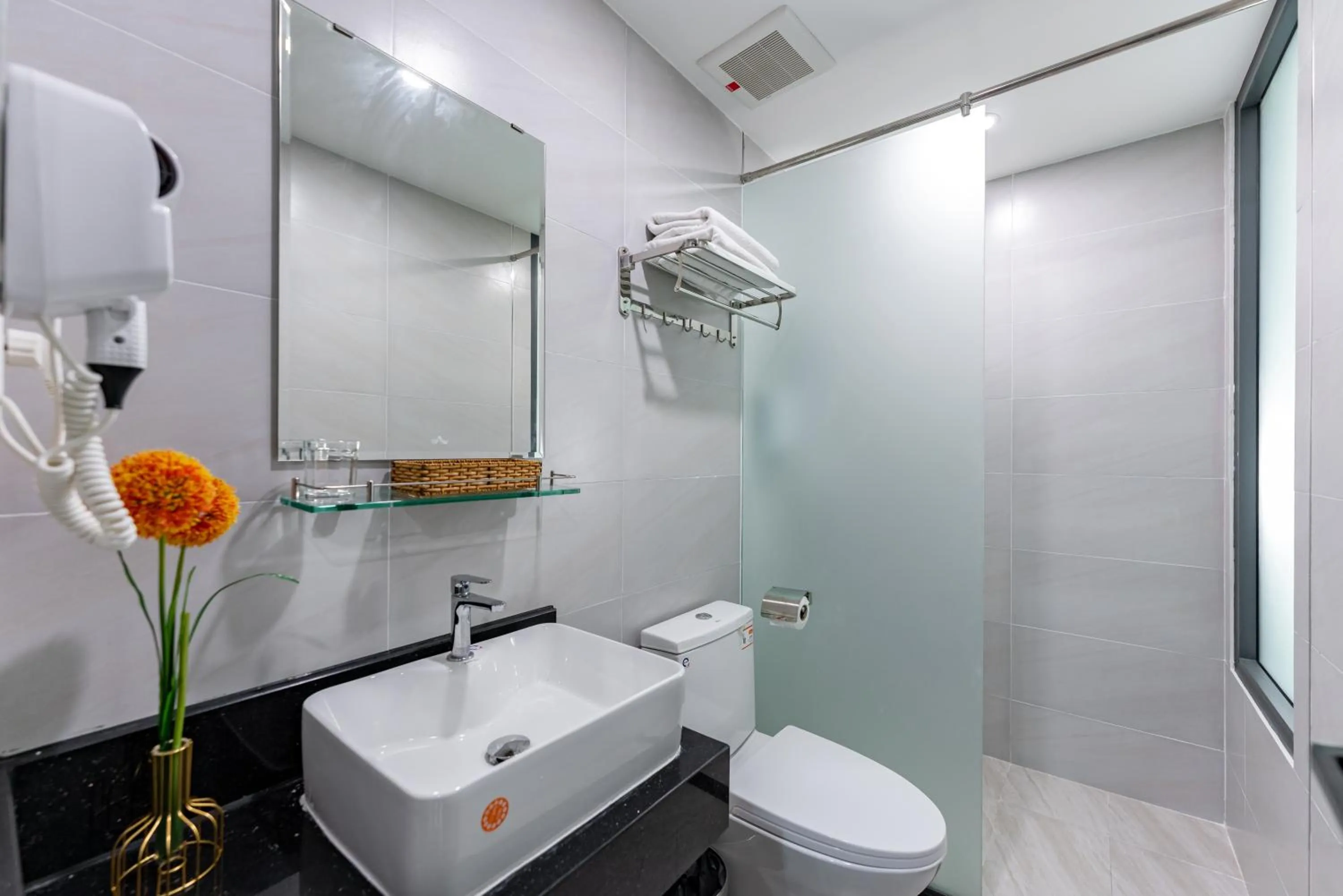 Toilet in Cherry Hotel and Apartment