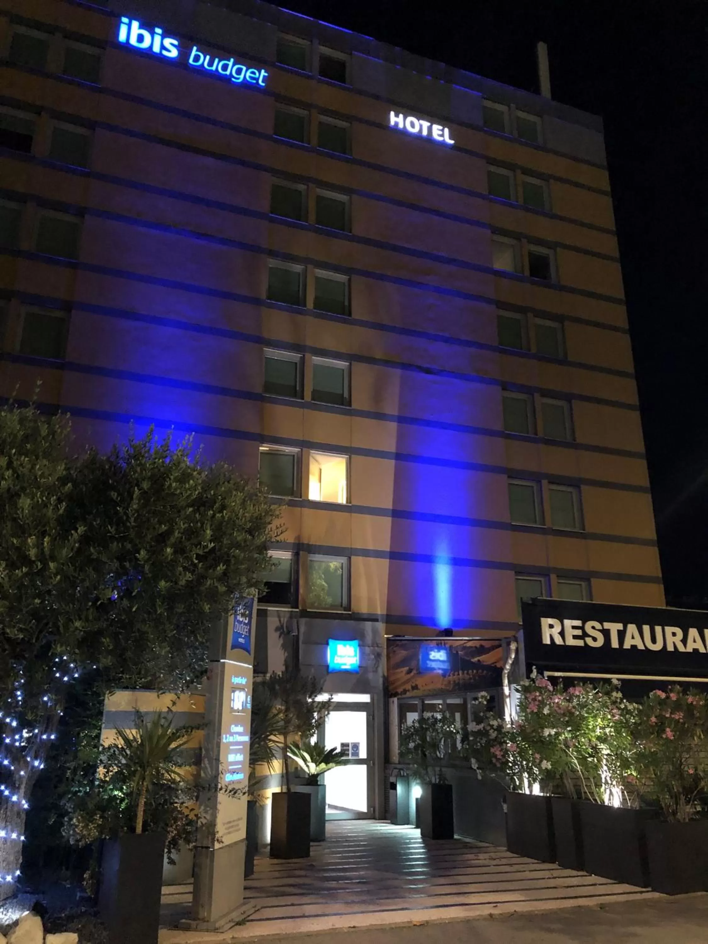 Facade/entrance in Hotel Ibis Budget Nice Palais Nikaia