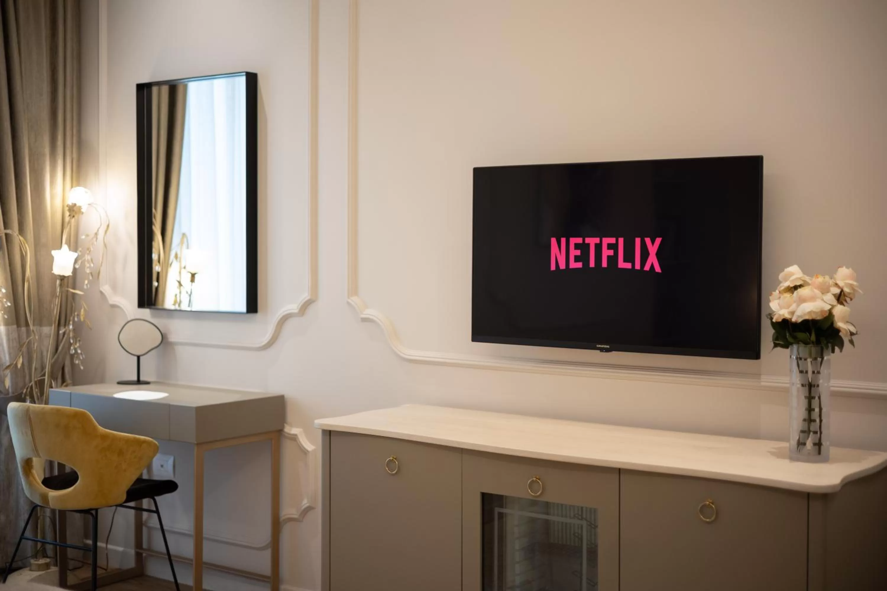 TV and multimedia, TV/Entertainment Center in Hotel Boutique Vila 135