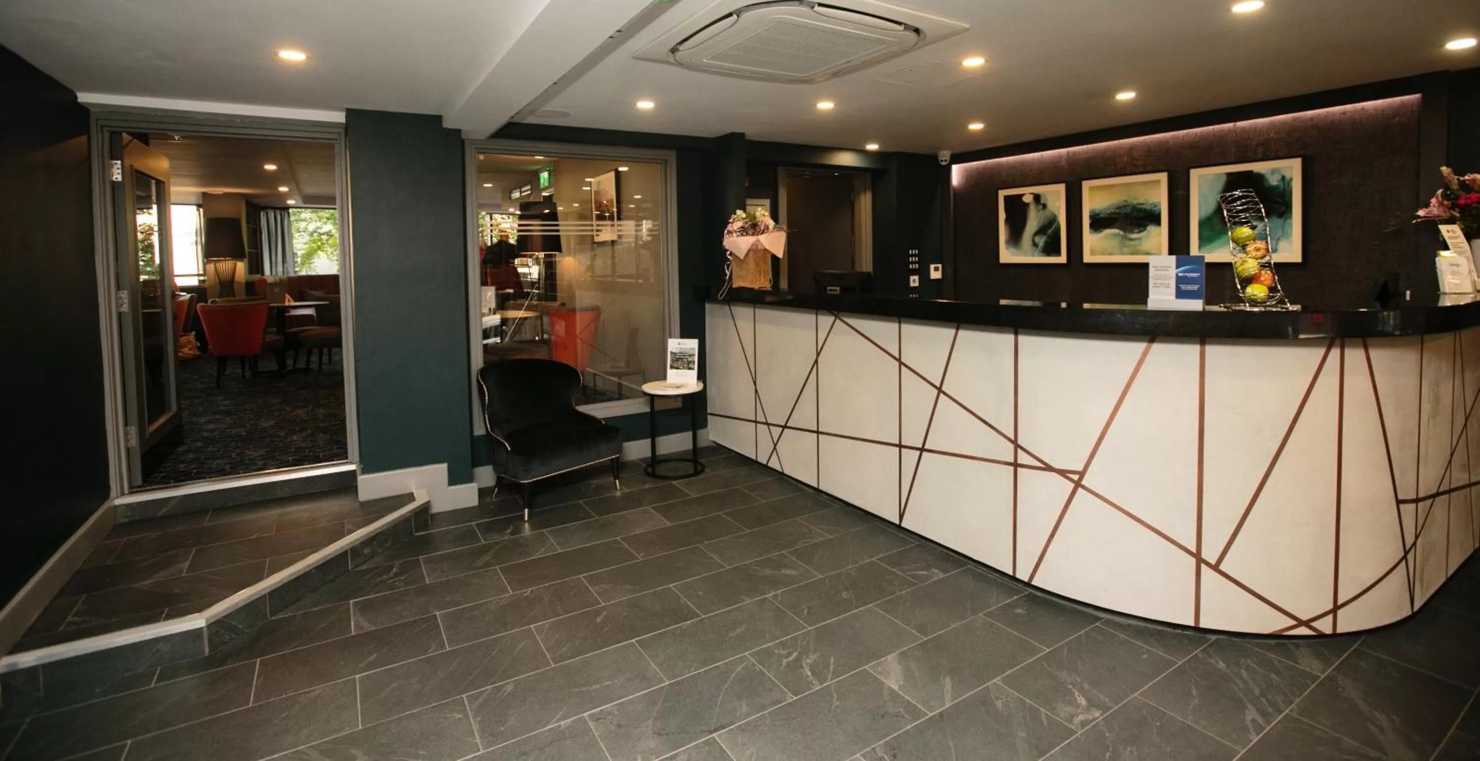 Lobby or reception in Garner Hotel Nottingham City Centre by IHG