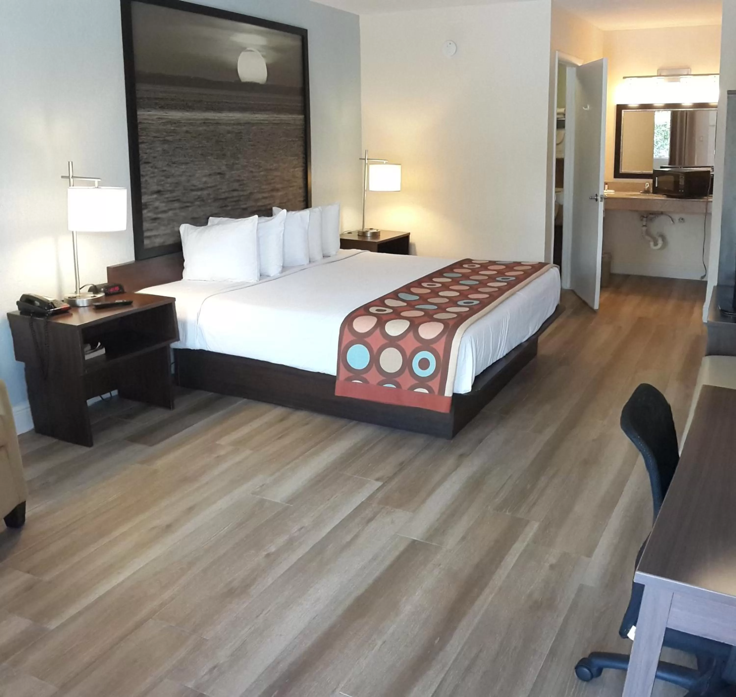 Bedroom, Bed in Super 8 by Wyndham Florida City/Homestead/Everglades