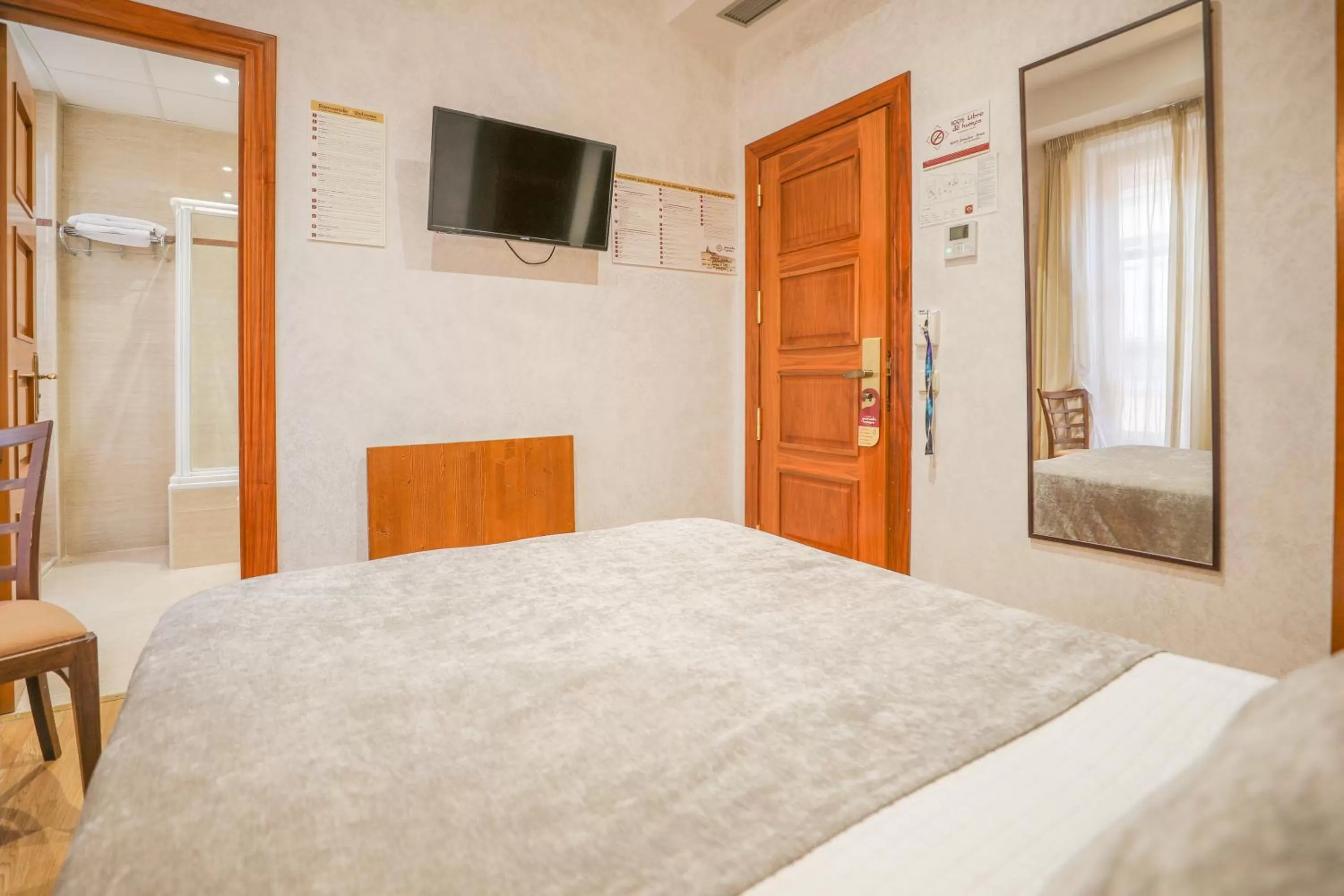 Bed in Hotel Granada Centro