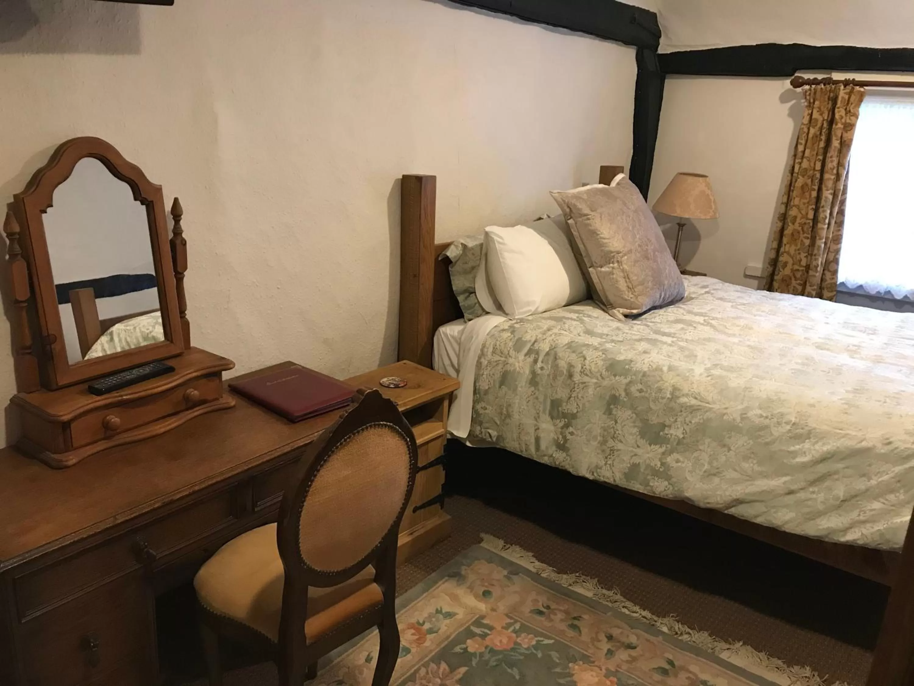 Bed in The Chequers Inn