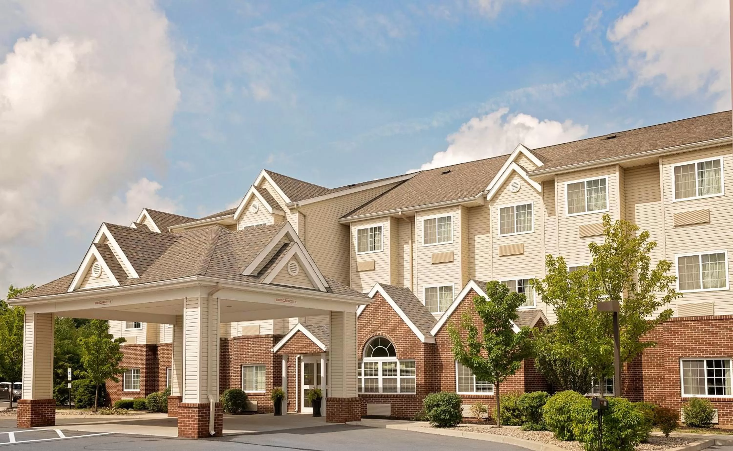 Facade/entrance in Microtel Inn and Suites by Wyndham - Geneva