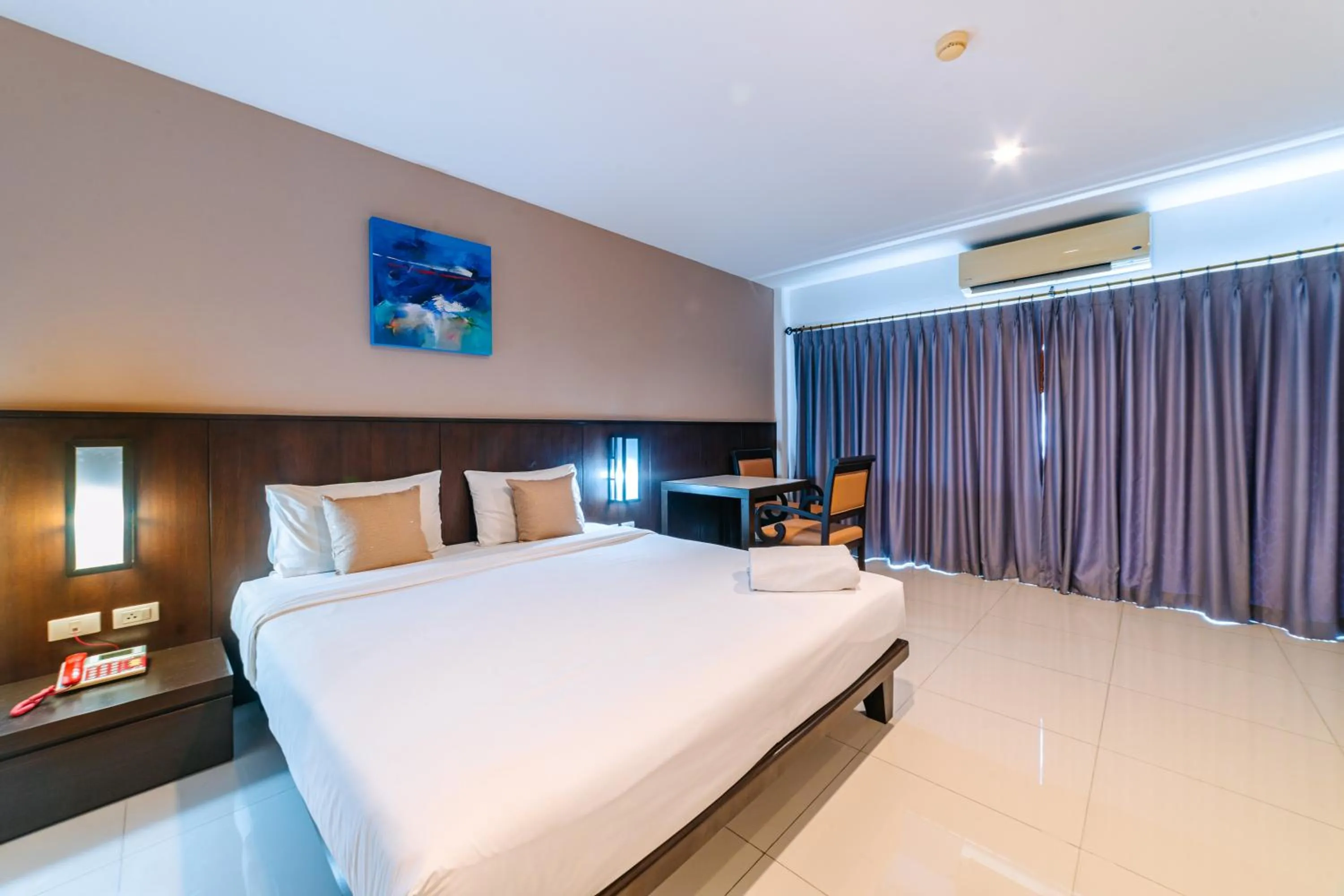 Bed in Ratana Hotel Sakdidet, PHUKET TOWN