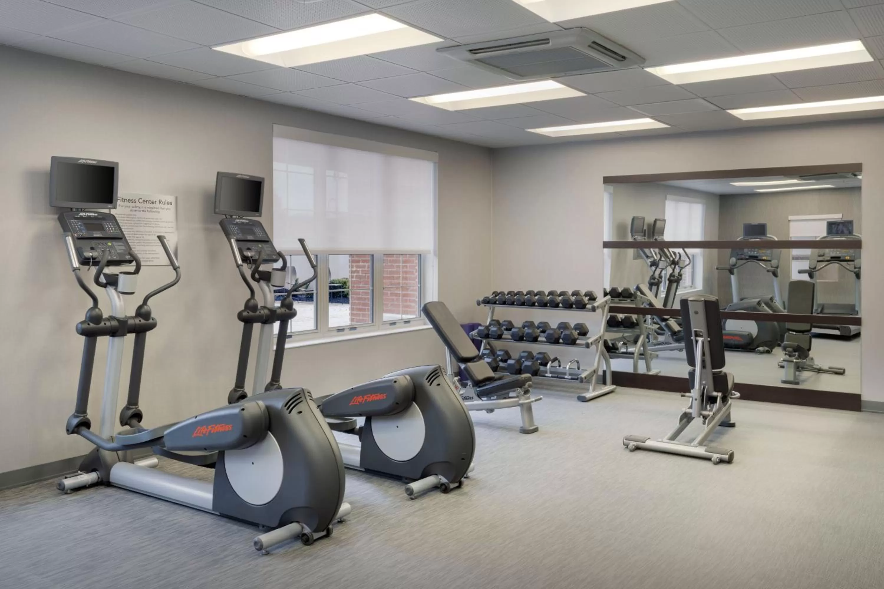 Fitness centre/facilities in Courtyard by Marriott Columbus New Albany
