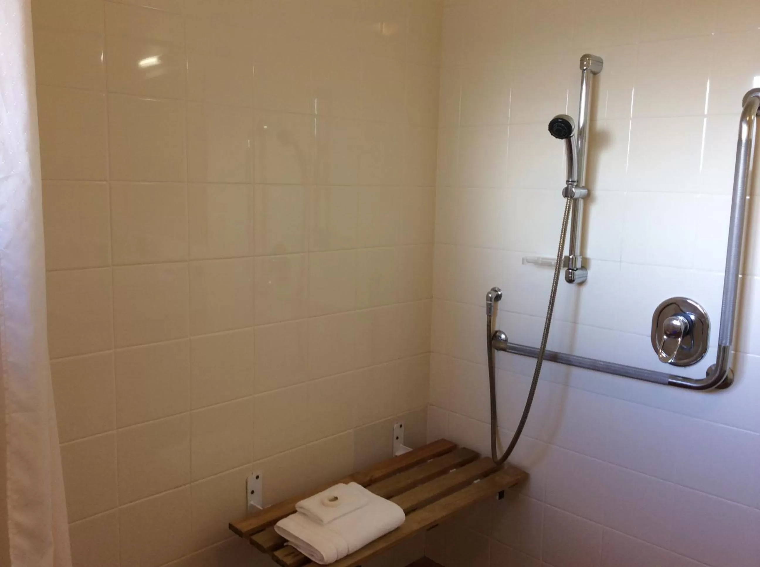 Shower in Chancellor Motor Lodge and Conference Centre