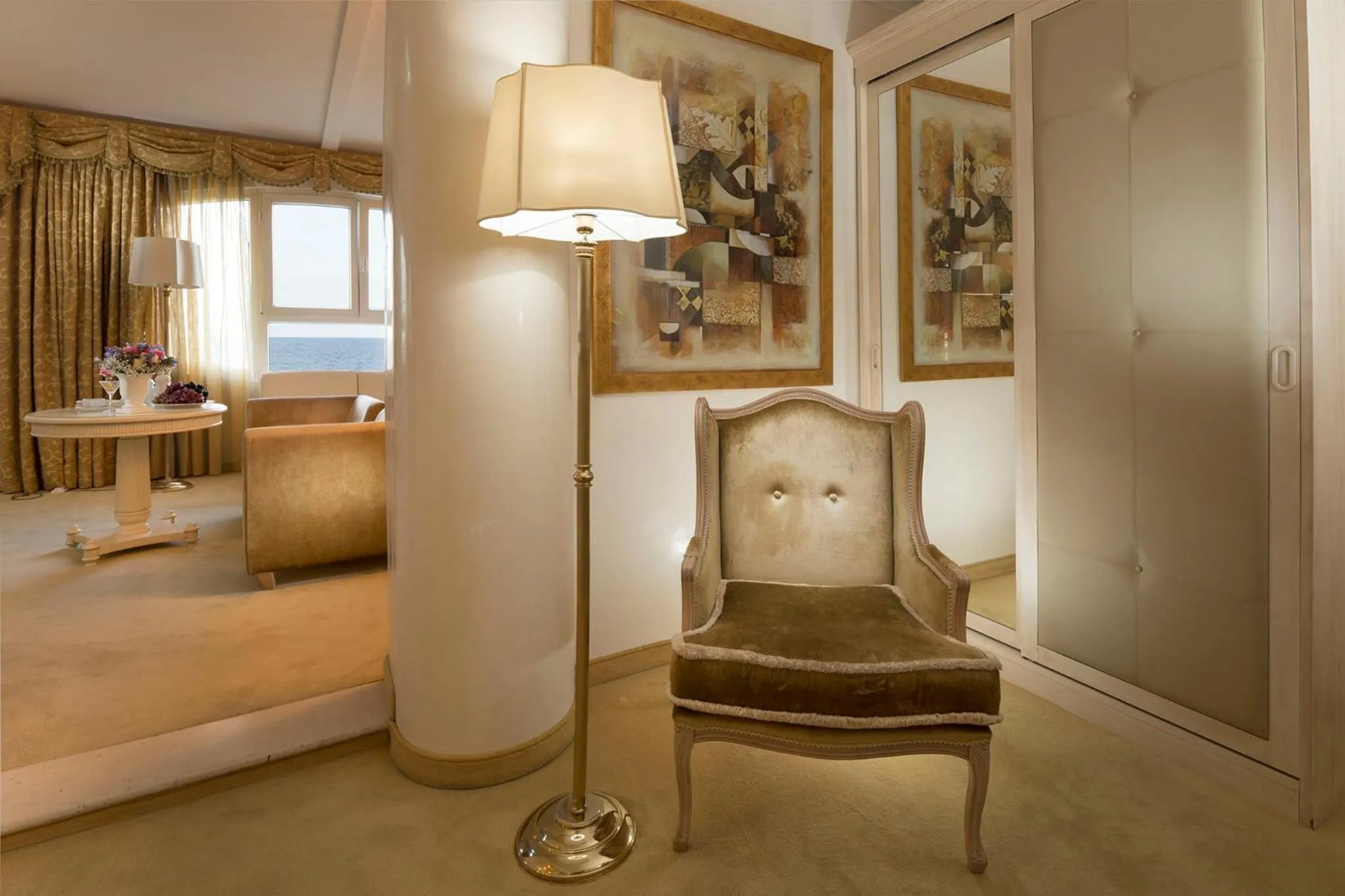 Bed in Hotel De Londres