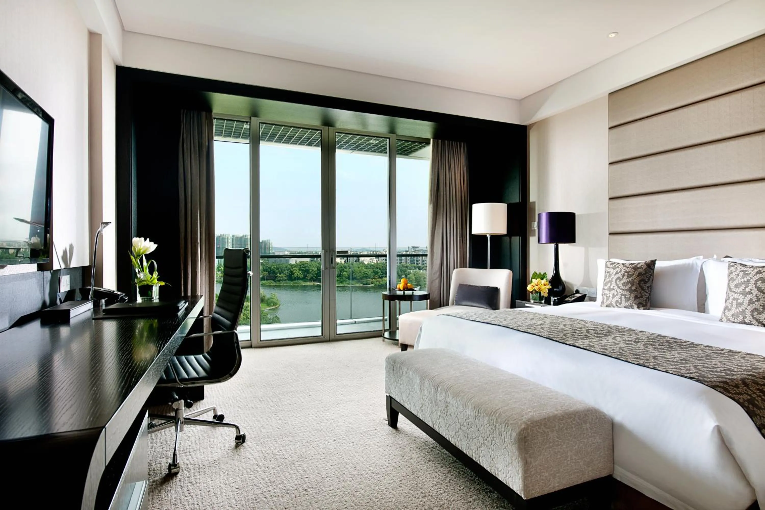 Photo of the whole room, Bed in Crowne Plaza Shanghai Xiayang Lake by IHG