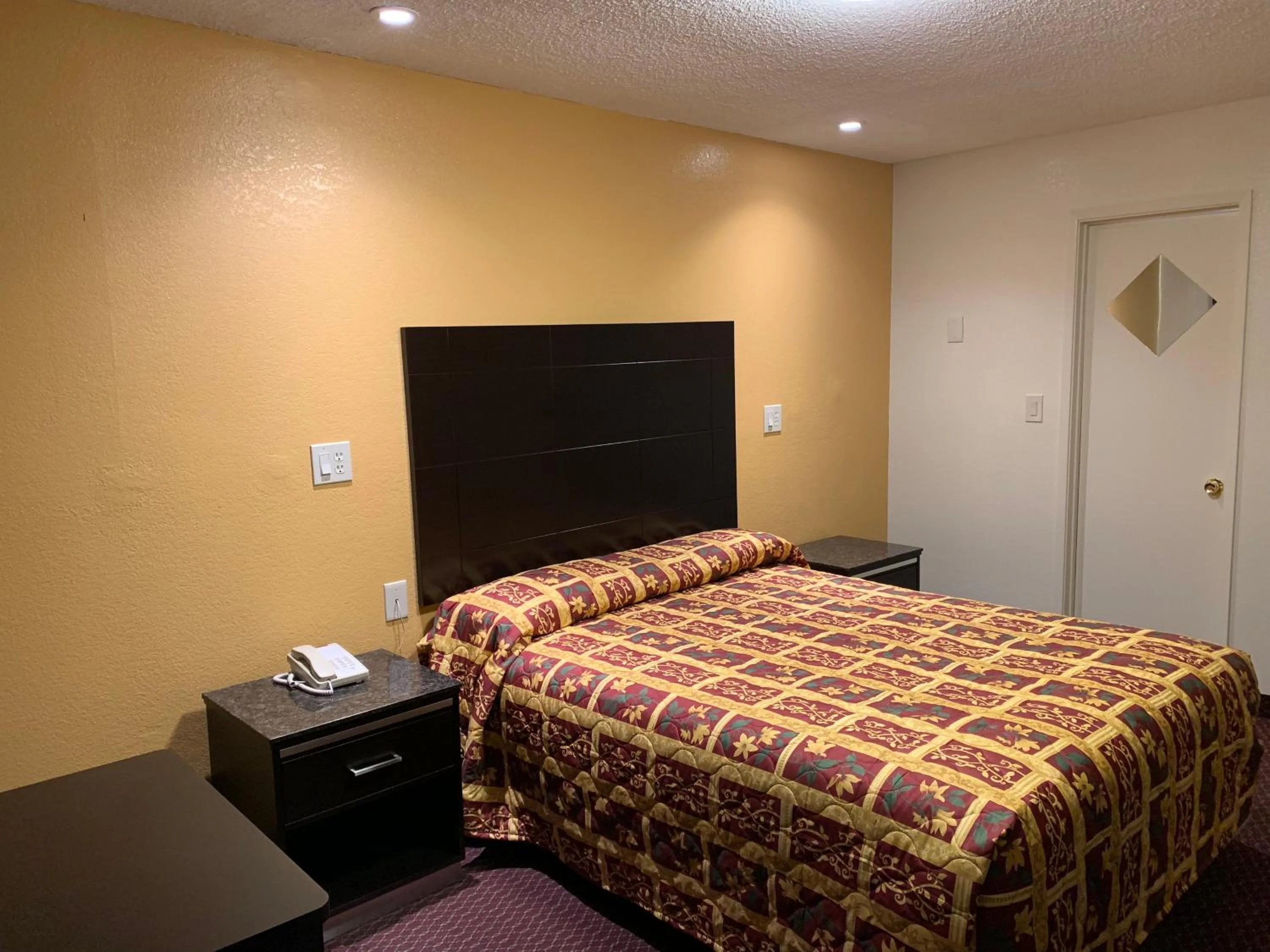 Bed in Seaview Inn Grover Beach