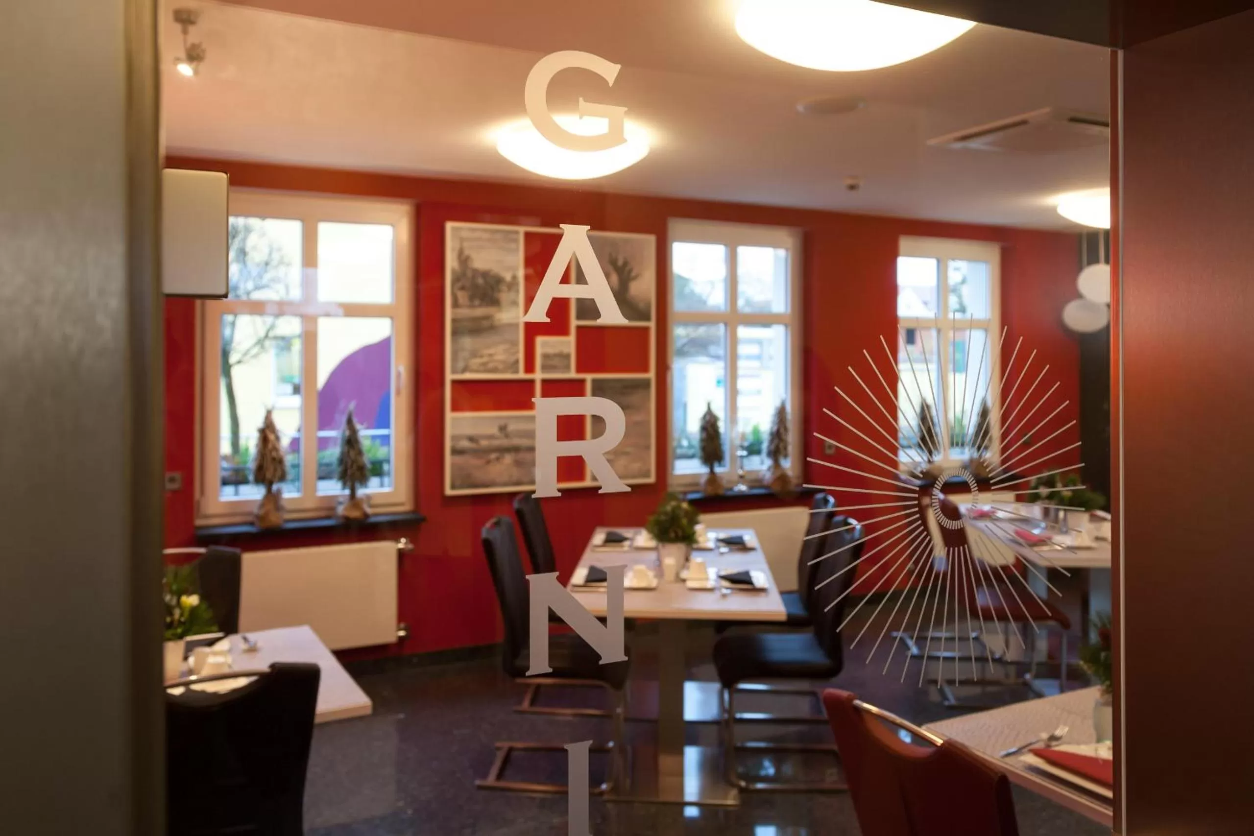 Restaurant/places to eat in Aragon - Hotel - Garni