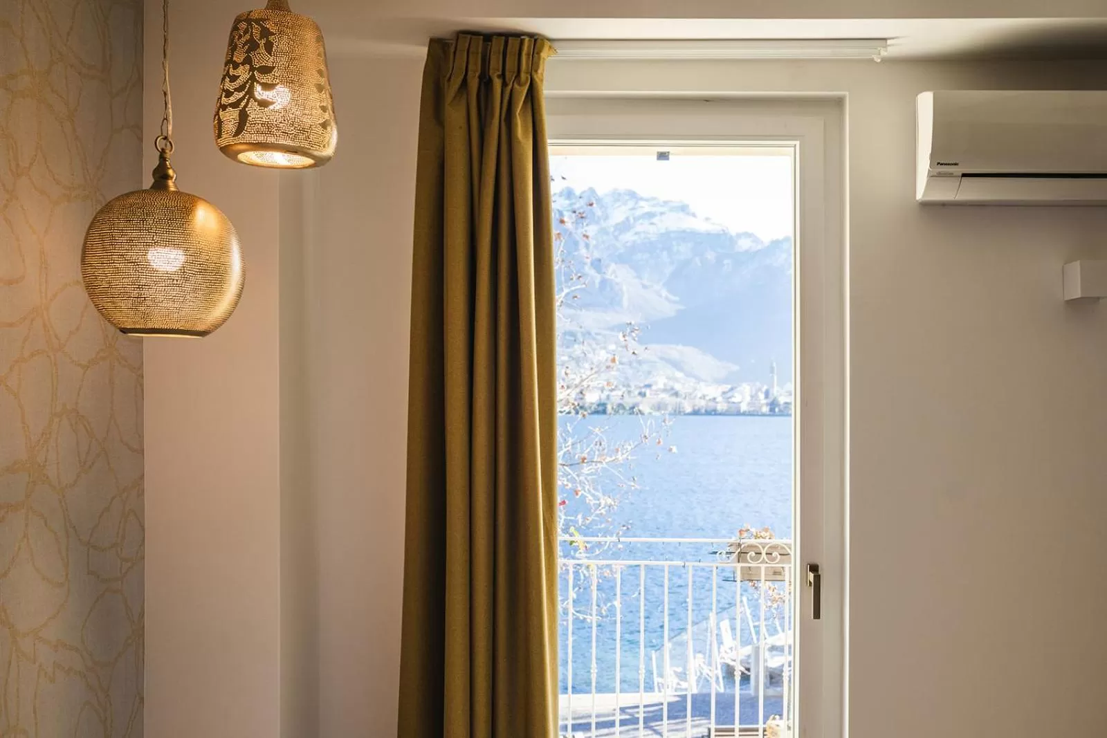 Bedroom, Mountain View in LUXURY SUITES ROCOPOM - Lake Front