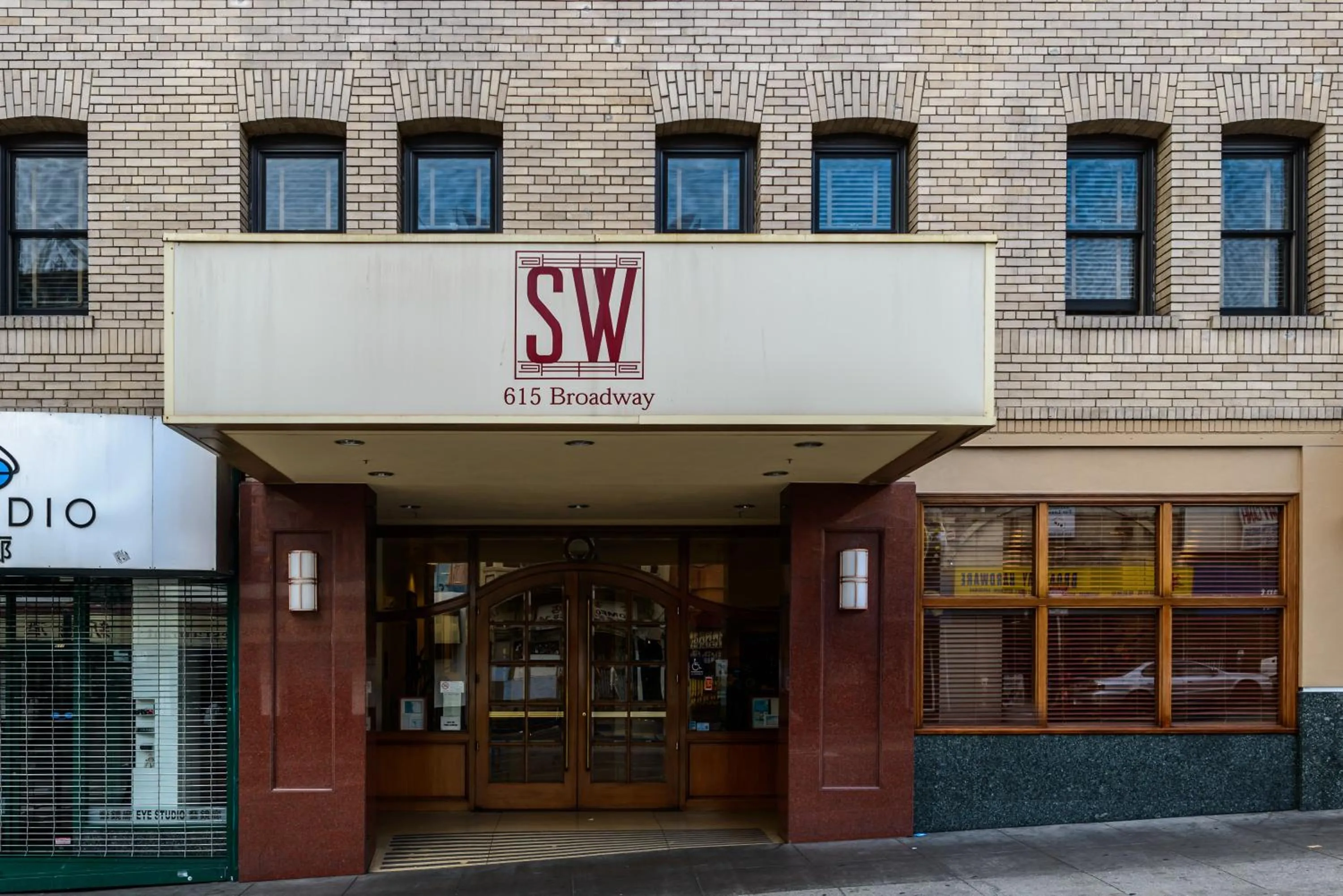 Facade/entrance in SW Hotel
