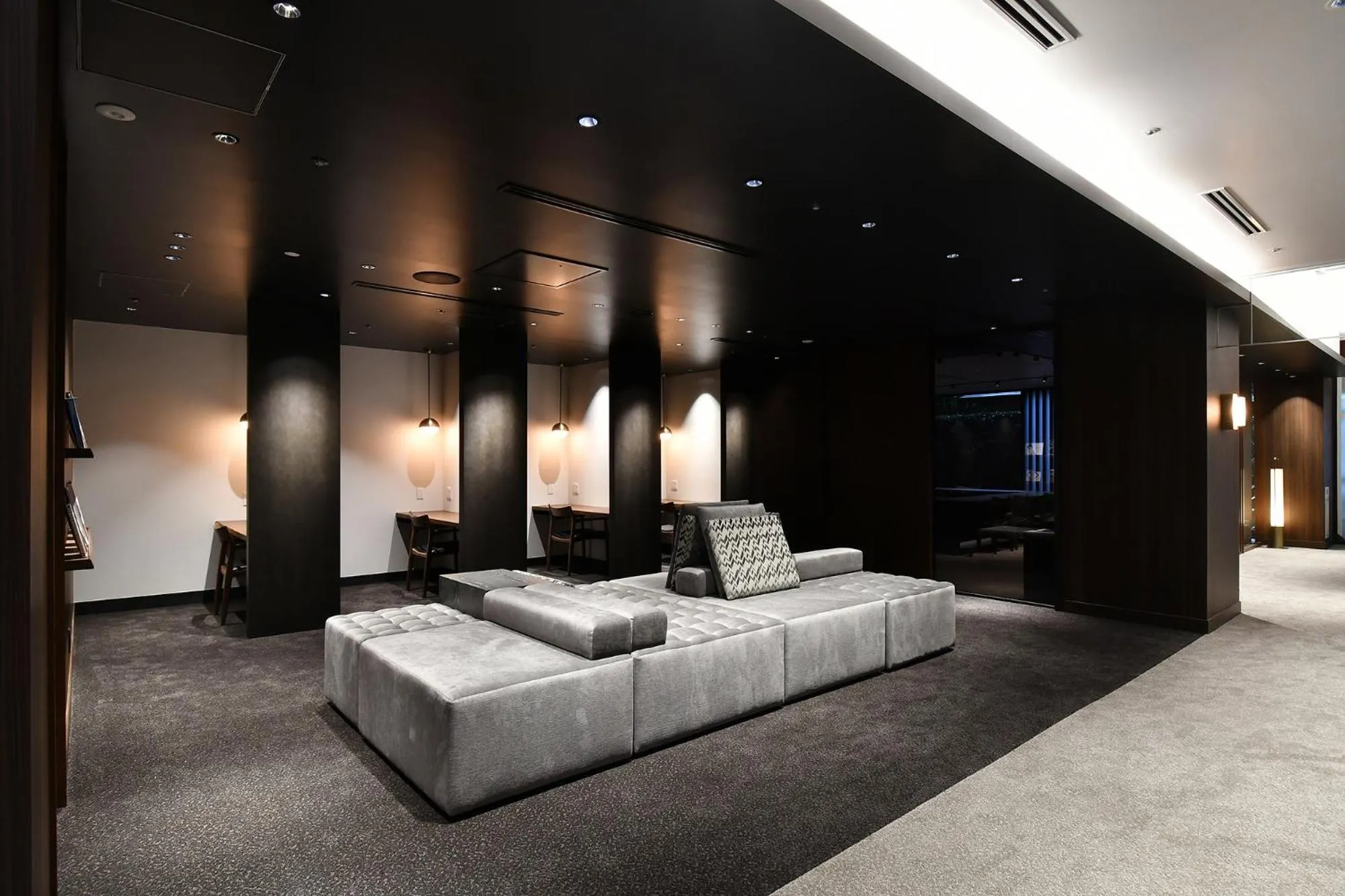 Business facilities, Bed in Royal Park Hotel