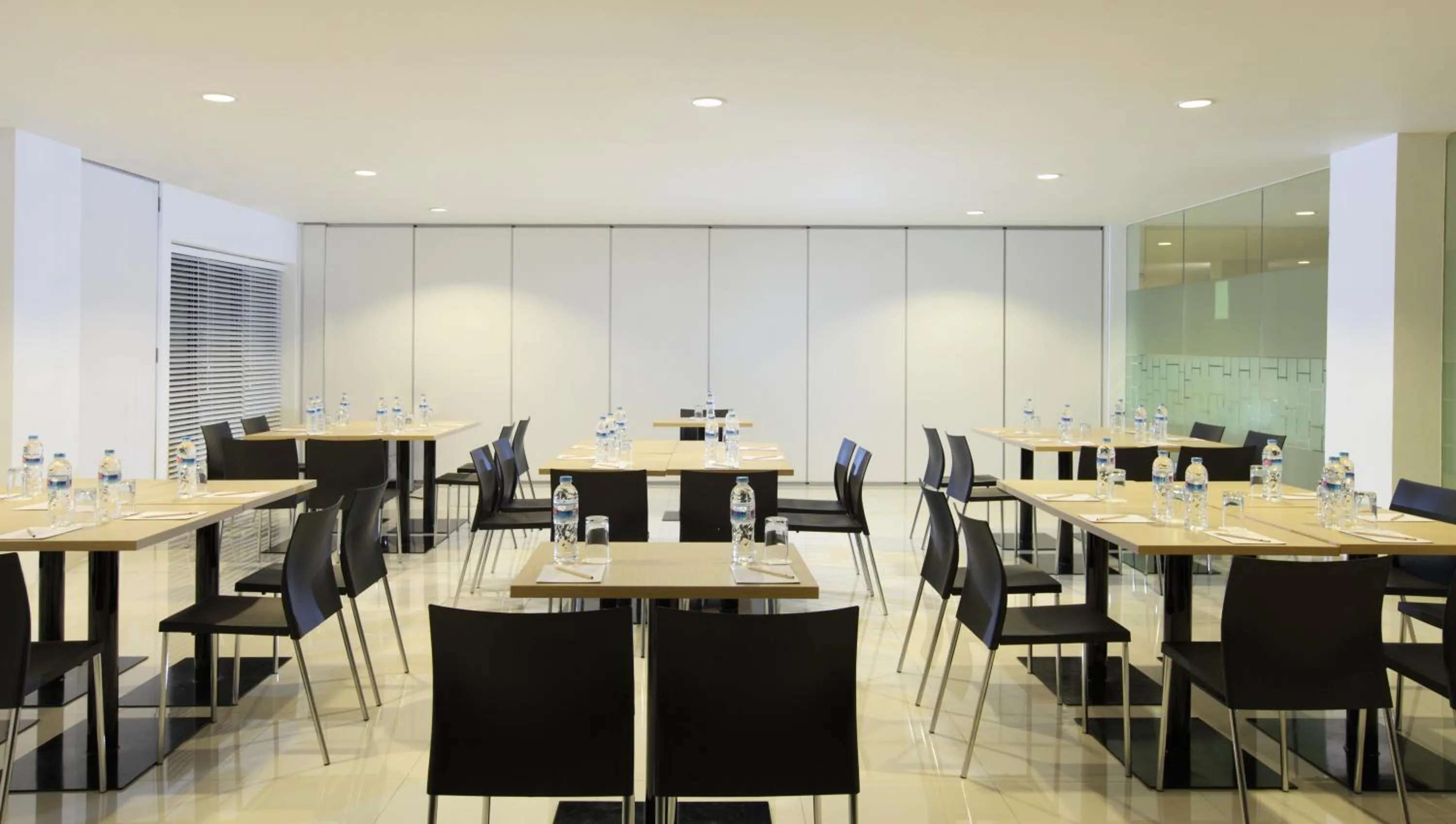 Restaurant/places to eat in Amaris Hotel Madiun