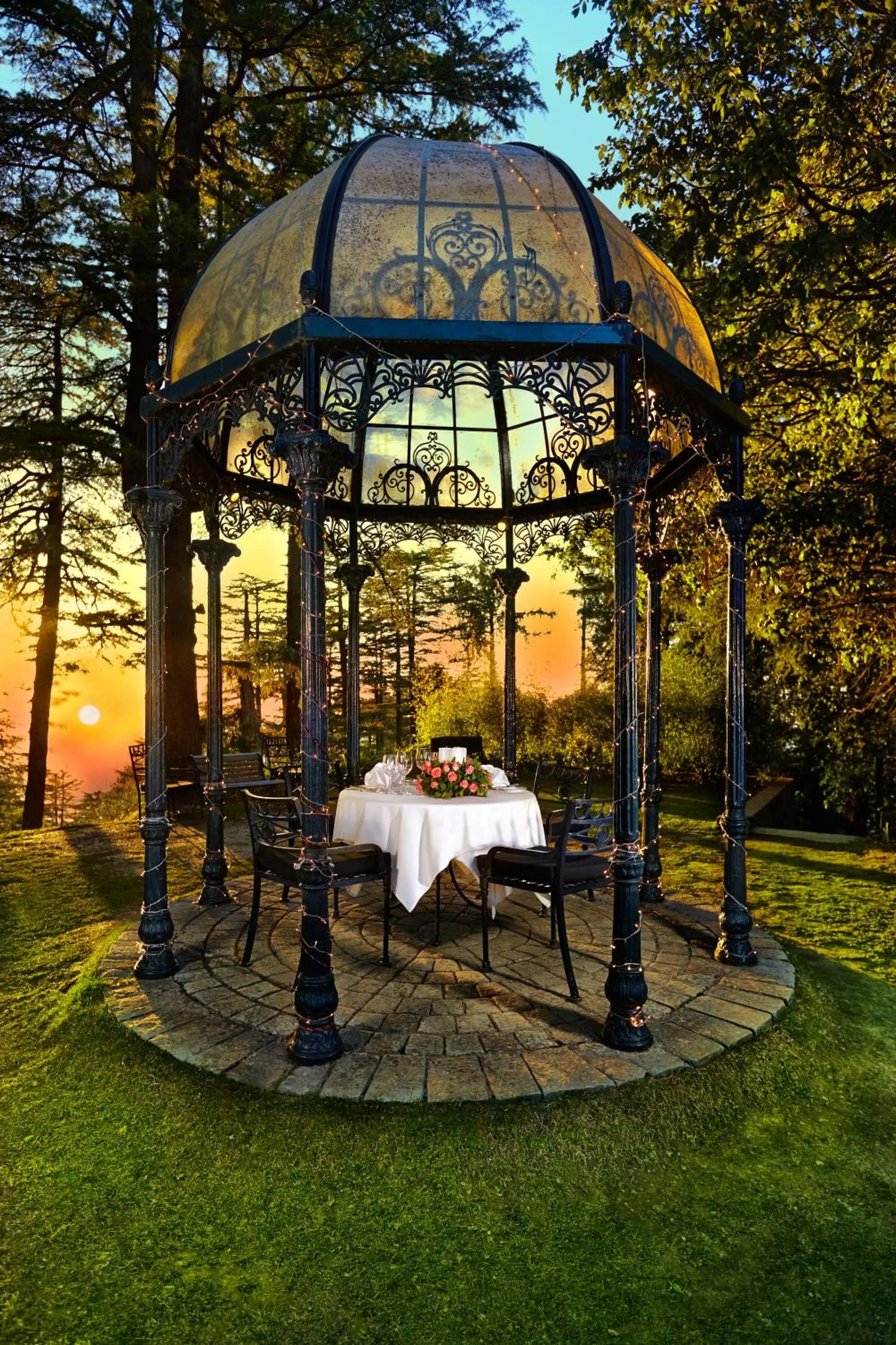 Restaurant/places to eat in Wildflower Hall, An Oberoi Resort, Shimla